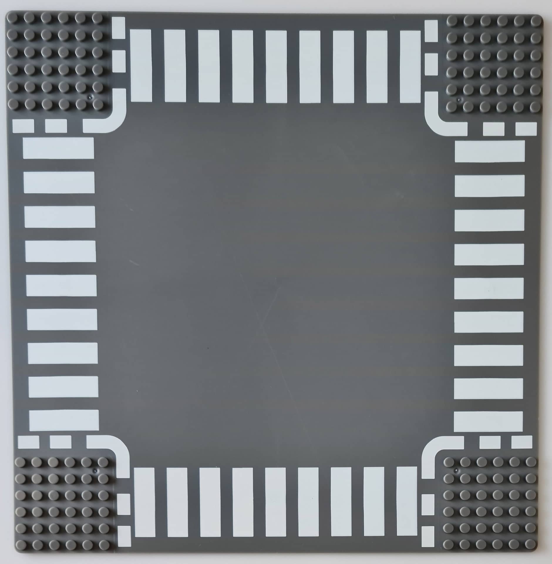 BASEPLATE 32x32 Studs Crossroad Generic Brand