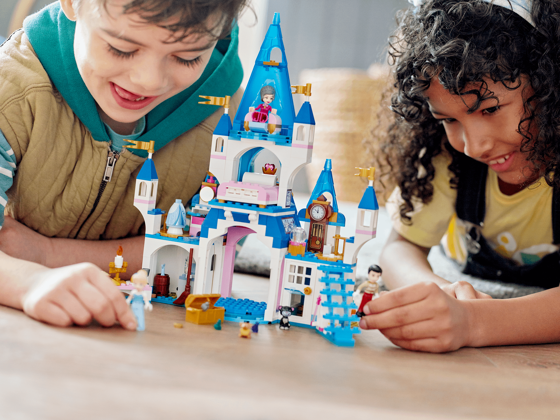 LEGO 43206 Cinderella and Prince Charming's Castle - Disney Princess Frozen