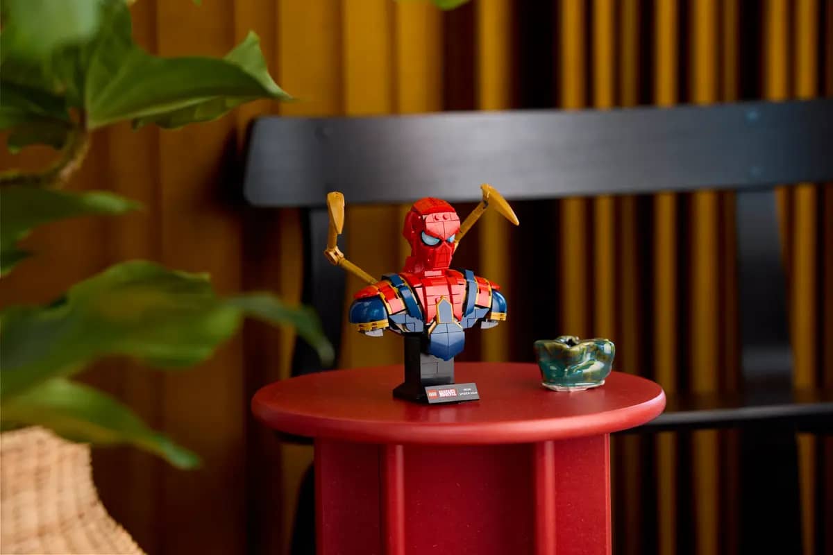 LEGO 76326 Iron Spider-Man Bust - Marvel Super Heroes