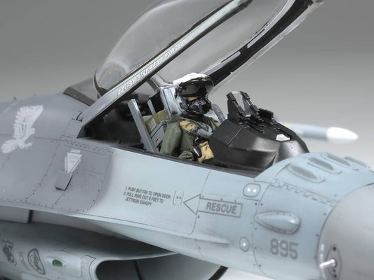 Tamiya -  Lockheed Martin F-16cj (block 50) Fighting Falcon