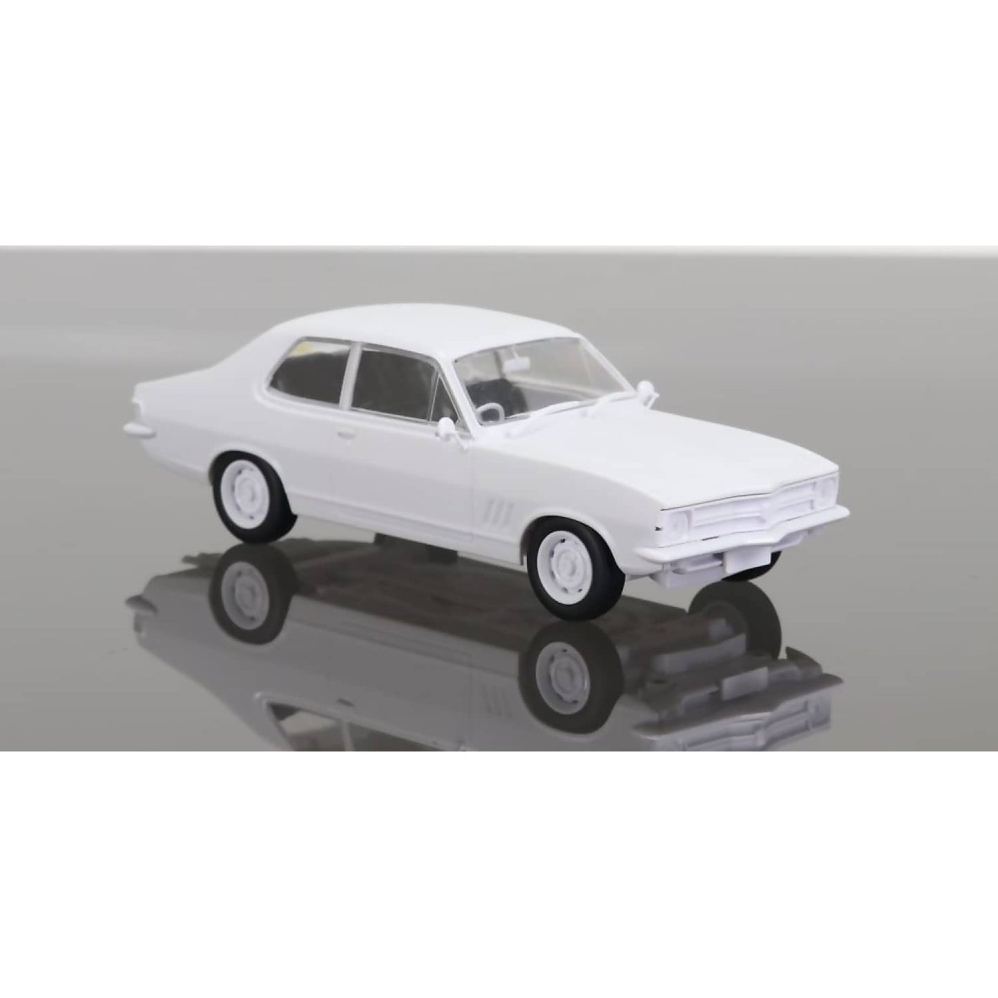 DDA Collectibles -  1:24 Scale - Holden Torana LC GTR Sealed Body Opening Bonnet with Engine - Plastic Diecast Model Kit