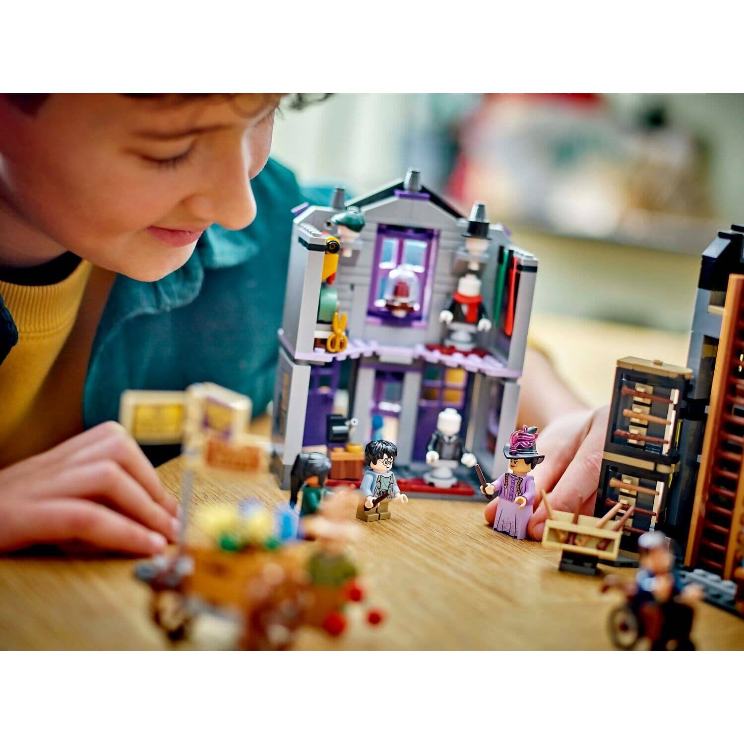 LEGO 76439 Ollivanders and Madam Malkin's Robes - Harry Potter