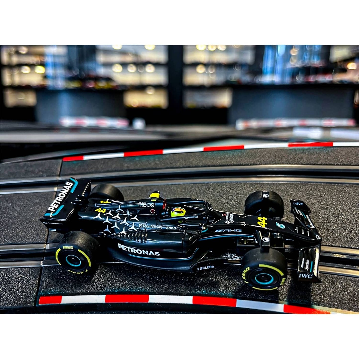 Carrera -  GO 1:43 - Mercedes AMG F1 W14 E Performance L Hamilton No.44 - Slot Car