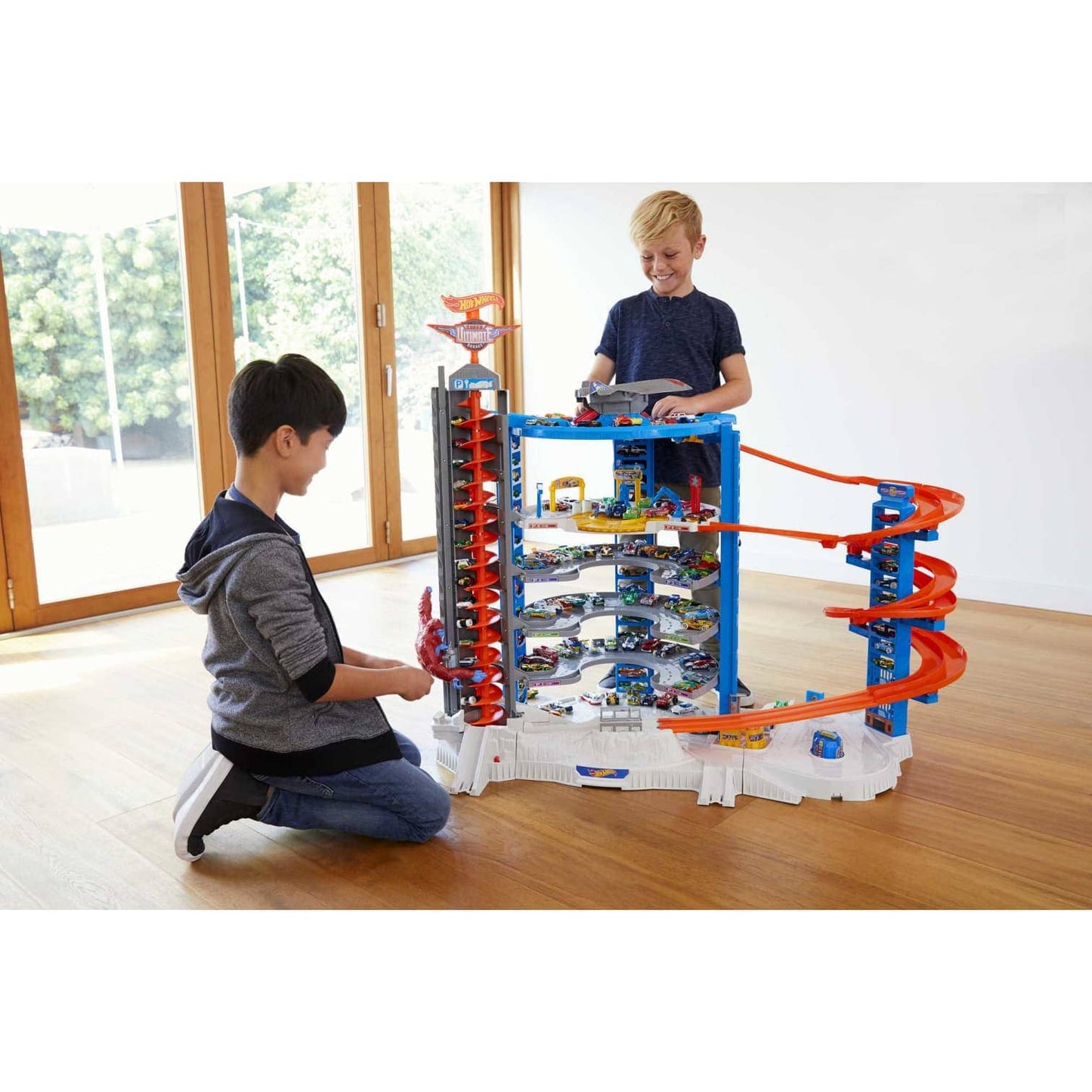 Hot Wheels - ® - Track Set With 4 1:64 Scale Toy Cars Super Ultimate Garage Over 3-Feet Tall  Mattel