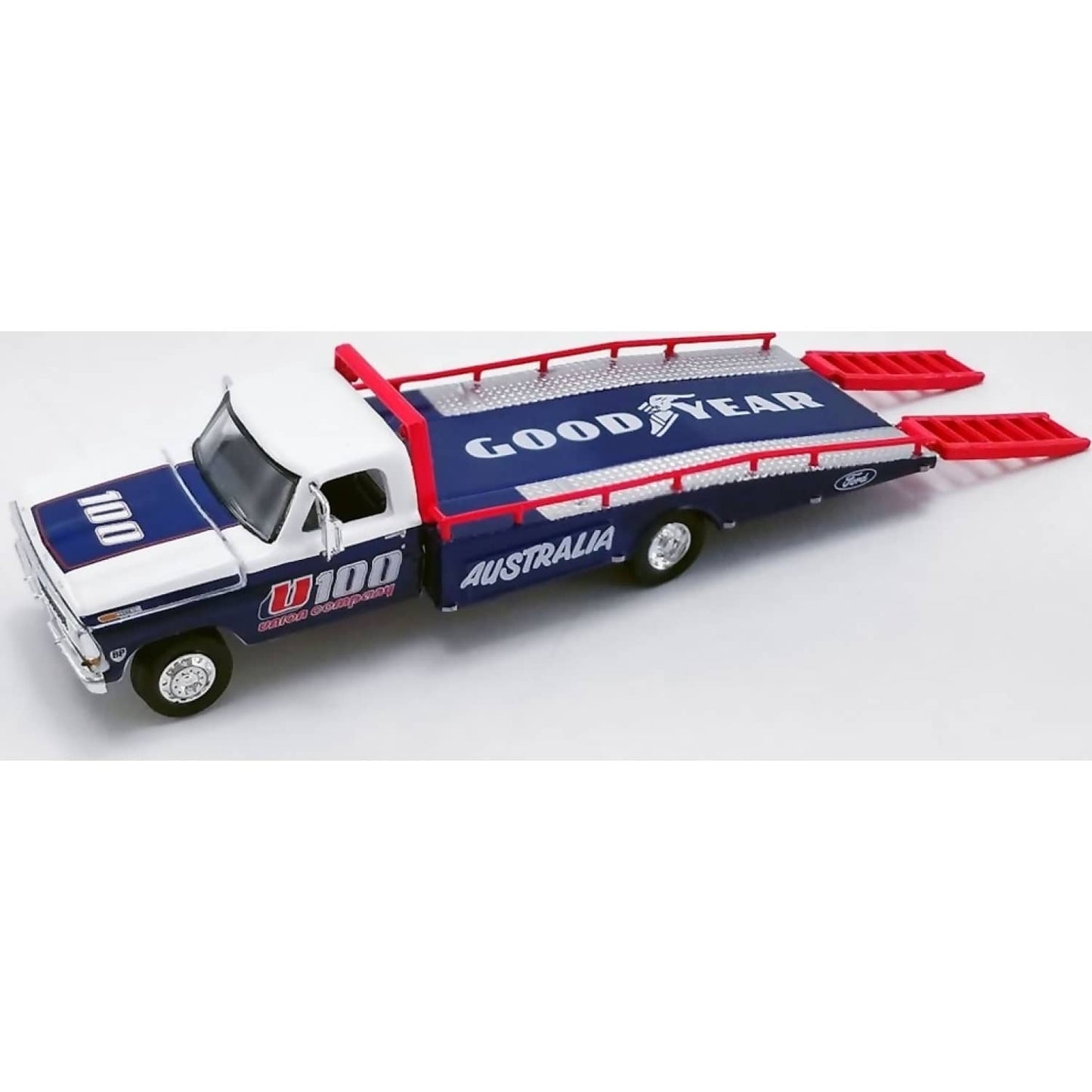 DDA Collectibles -  1:24 Scale - Allan Moffat U100 Brut livery 1969 Trans Am Mustang with Ford F-350 Ramp Truck