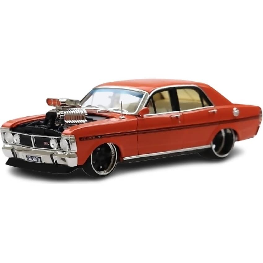 DDA Collectibles -  1:24 Scale - 1971 Custom Ford GT HO Blown & Slammed - Diecast Model