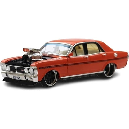 DDA Collectibles -  1:24 Scale - 1971 Custom Ford GT HO Blown & Slammed - Diecast Model
