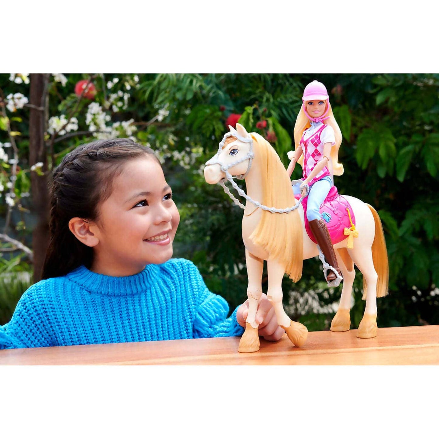 Barbie -  Mysteries - The Great Horse Chase Malibu Doll - Mattel