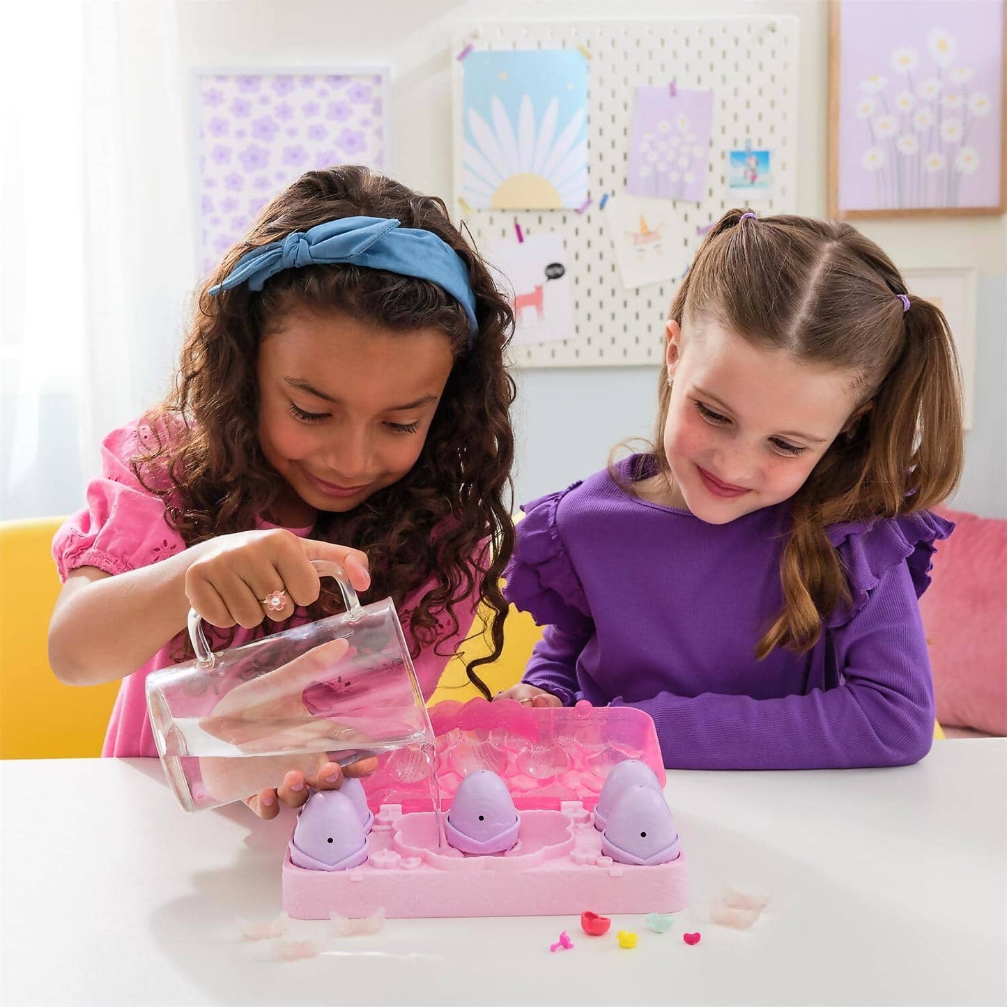 Hatchimals -  Alive - Rainbow Splash Egg Carton