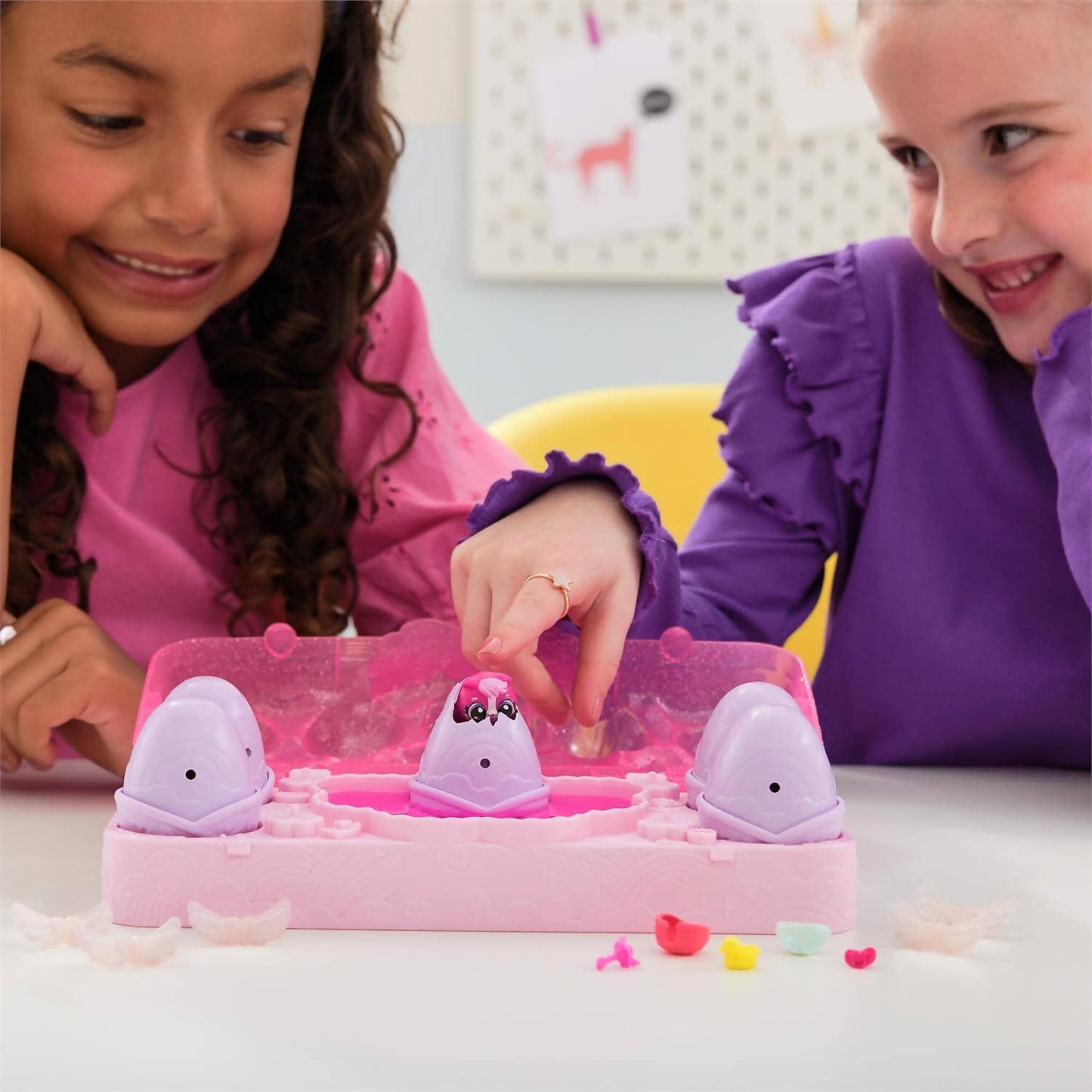 Hatchimals -  Alive - Rainbow Splash Egg Carton
