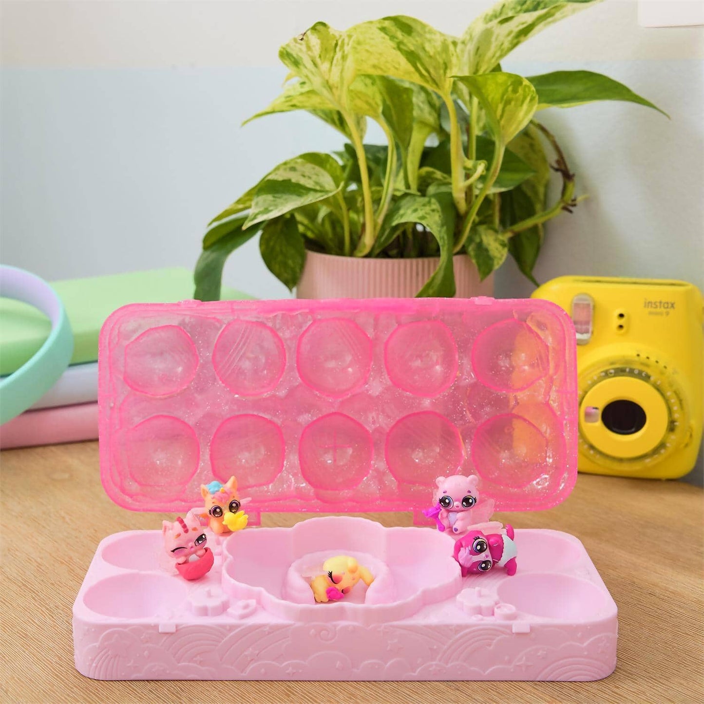 Hatchimals -  Alive - Rainbow Splash Egg Carton
