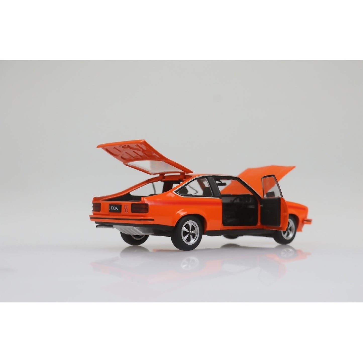 DDA Collectibles -  1:24 Scale - LX SS Holden Torana 6 Cylinder - Diecast Model