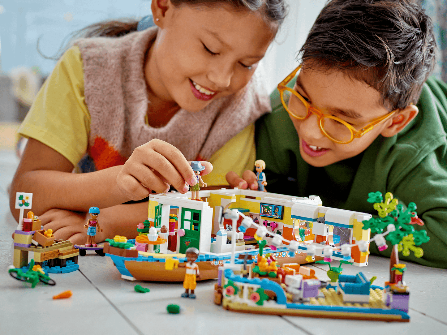 LEGO 41702 Canal Houseboat - Friends
