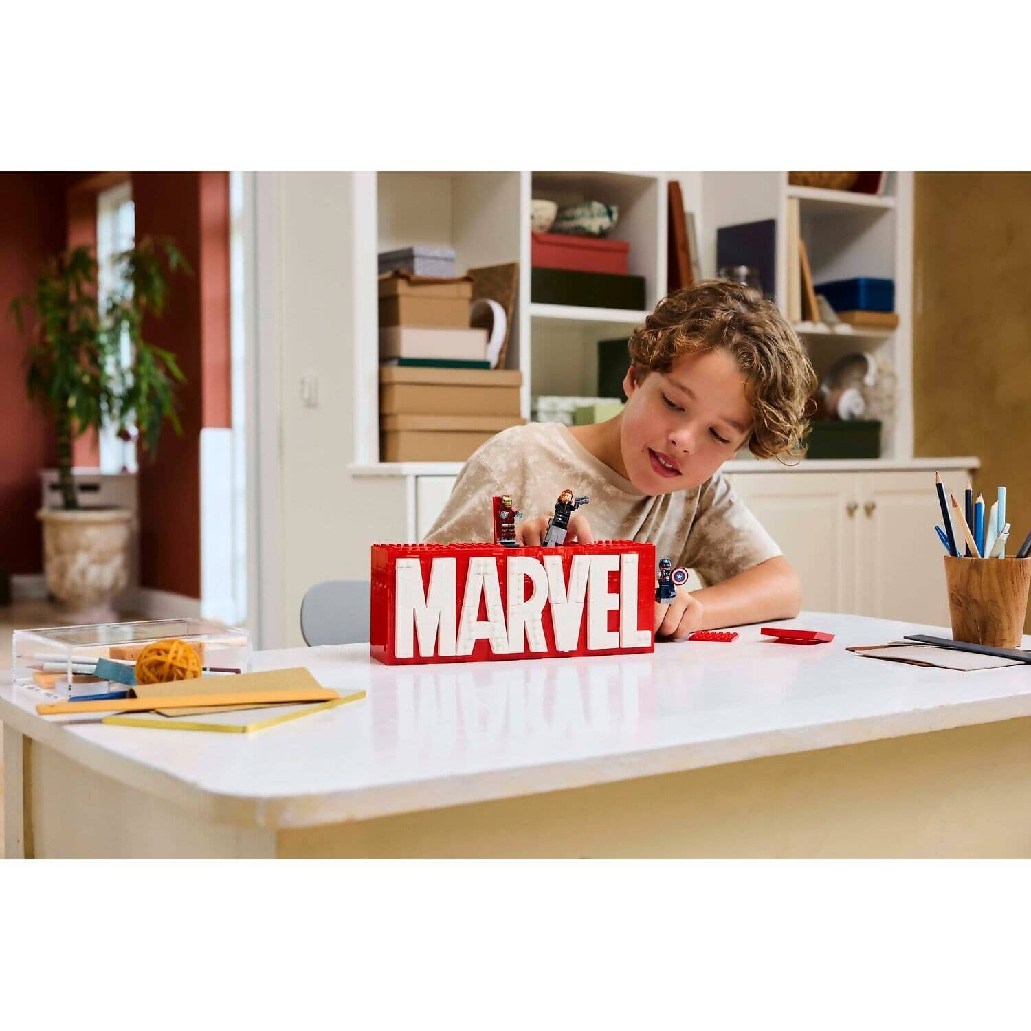 LEGO 76313 MARVEL Logo & Minifigures - Marvel Super Heroes