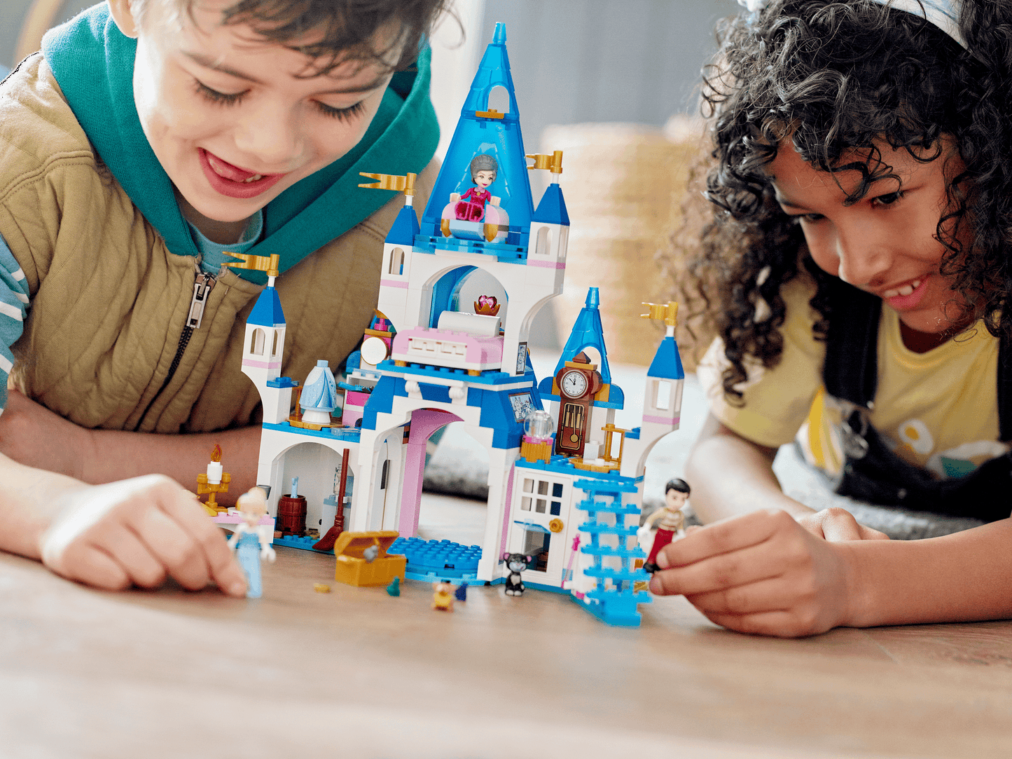LEGO 43206 Cinderella and Prince Charming's Castle - Disney Princess Frozen
