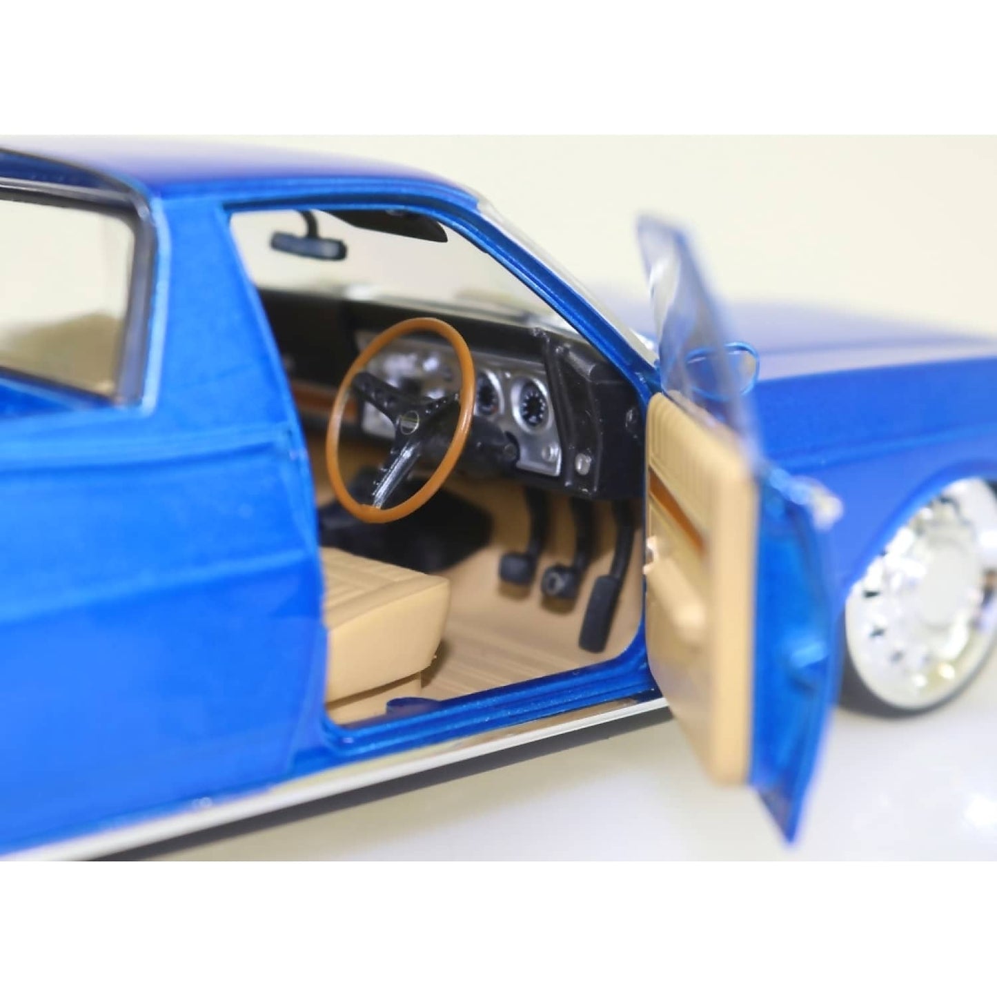 DDA Collectibles -  1:24 Scale - Blue Custom XY Ford Falcon Ute - Diecast Model