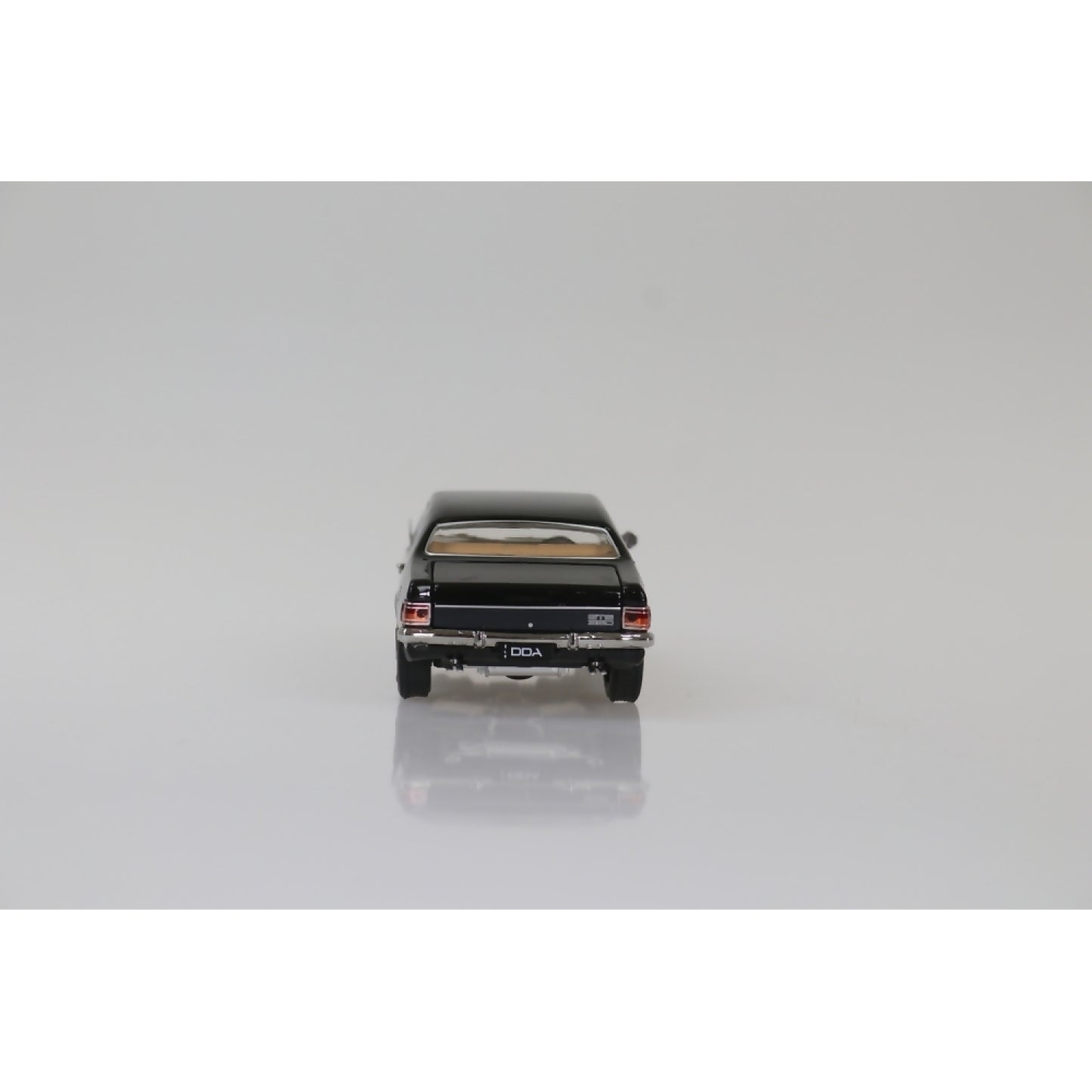 DDA Collectibles -  1:32 Scale - 1970 Black HG Holden Monaro GTS 350 - Diecast Model