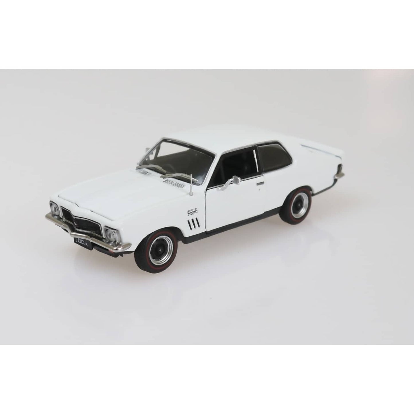 DDA Collectibles -  1:32 Scale - White LJ GTR XU-1 Holden Torana - Diecast Model