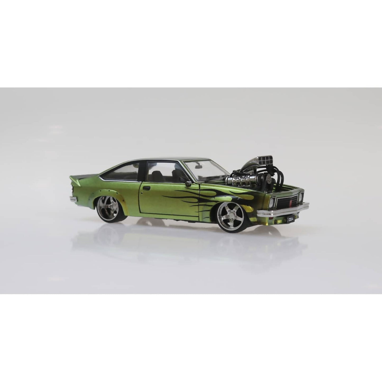 DDA Collectibles -  1:24 Scale - Colour Shift with Flames A9X Torana Supercharged Fully Detailed - Diecast Model