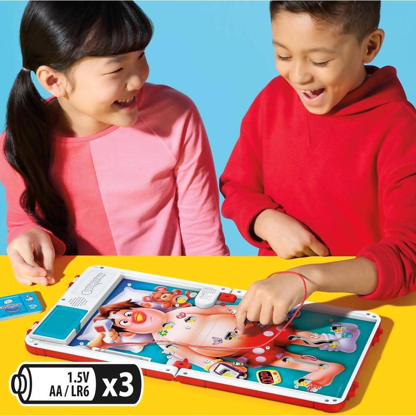 Hasbro -  Games - Electronic Board Game With All-in-one Carrying Case