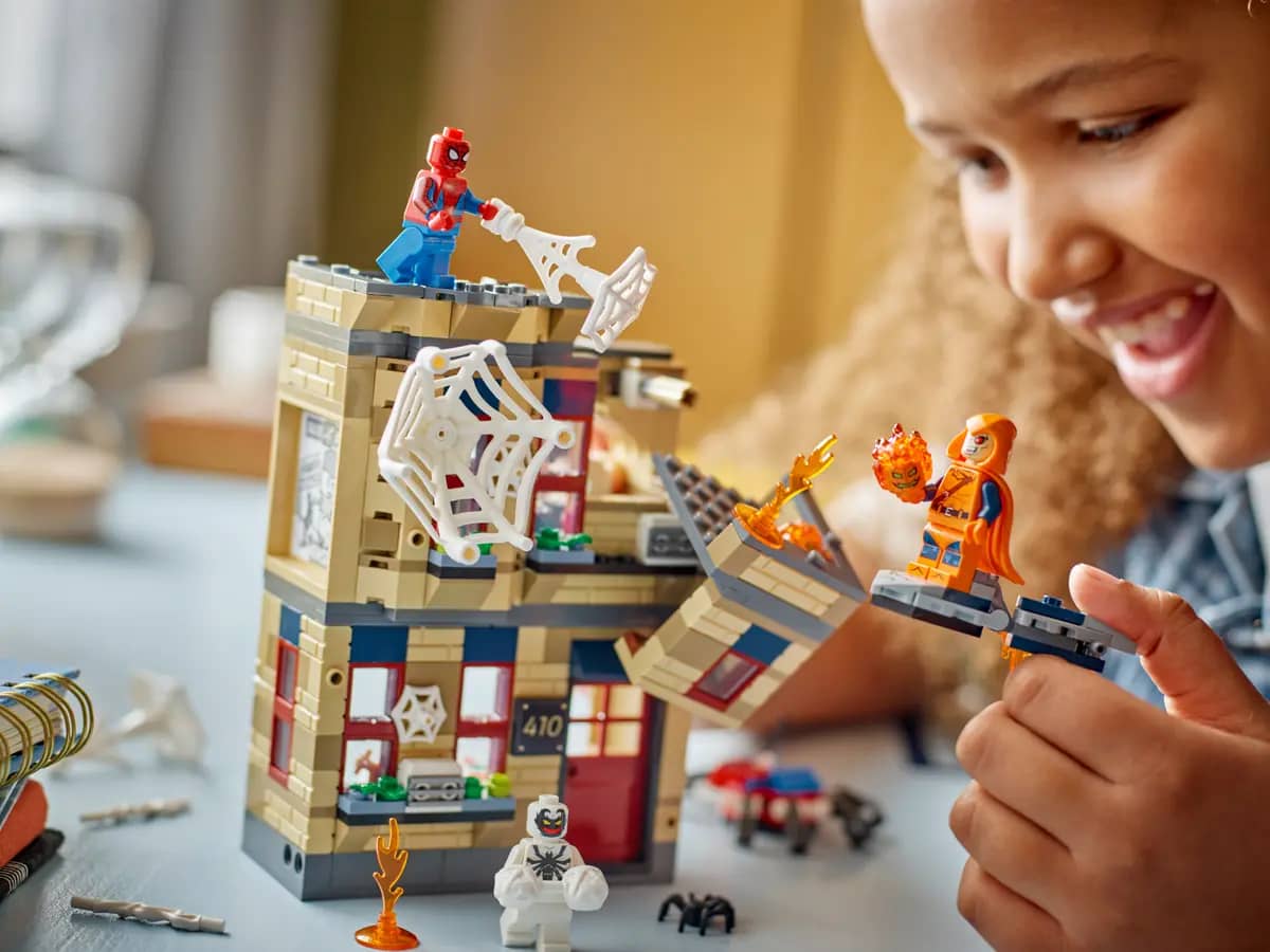 LEGO 76317 Peter Parker s Apartment - Marvel Super Heroes