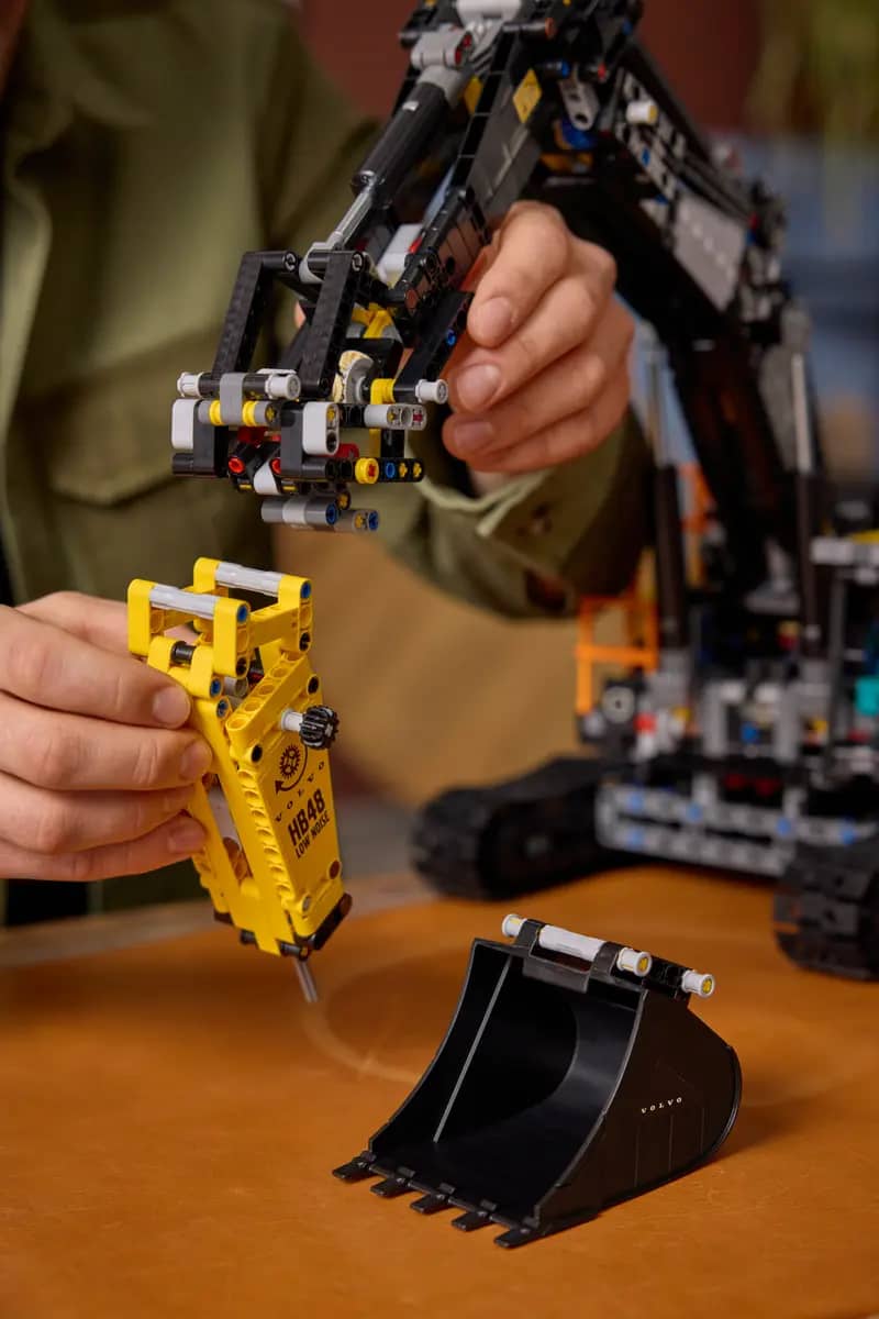 LEGO 42215 Volvo EC500 Hybrid Excavator - Technic