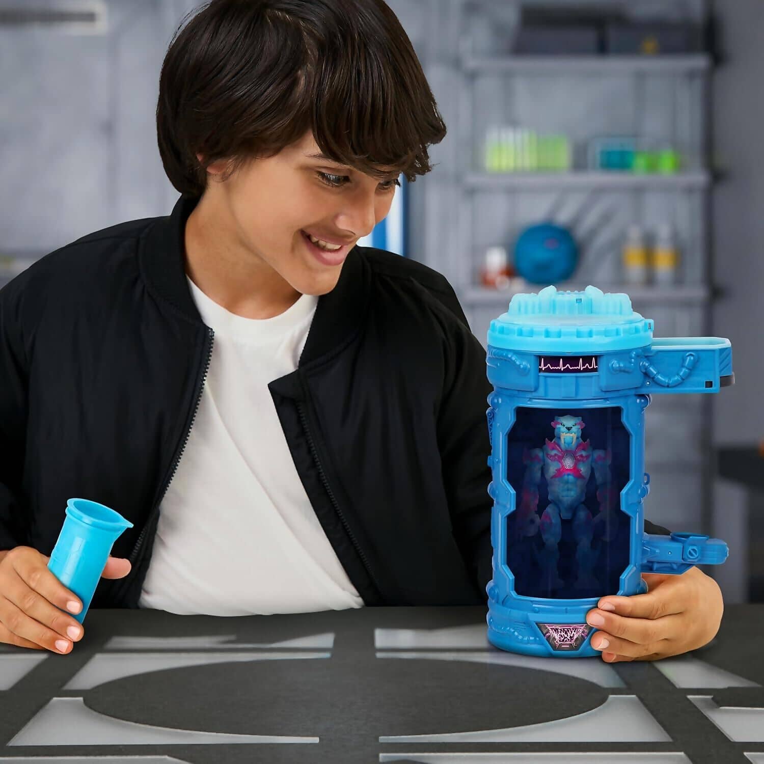 MrBeast Lab - Mutators Lightning Panther Hyper Fusion Series Action Figure