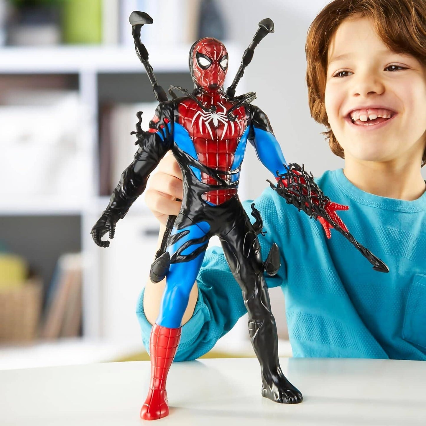 Marvel -  Spider-Man - VenomVersus Spider-Man Liquid Shifter Colour Change 11-inch Action Figure - Hasbro