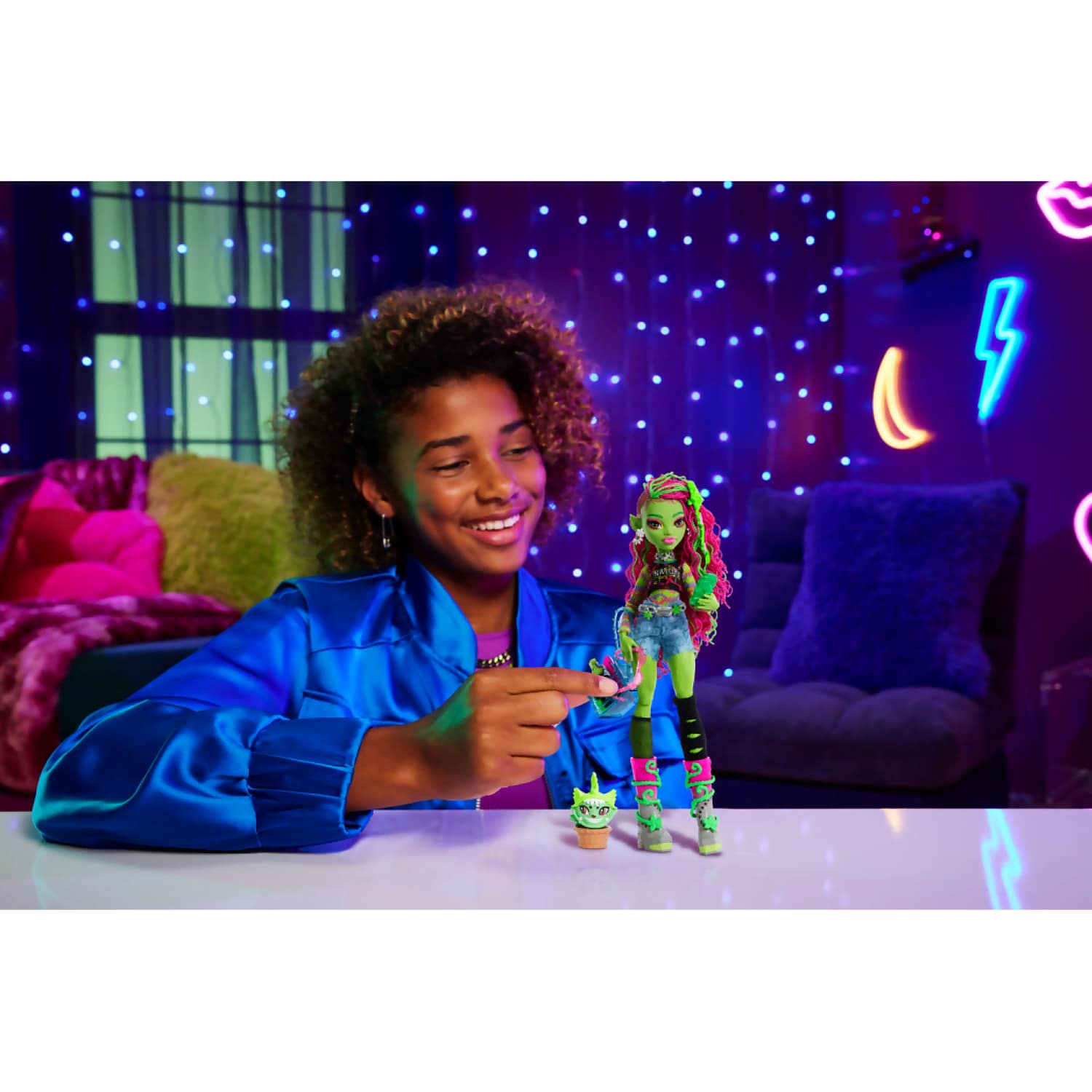 Monster High - Venus Mcflytrap Fashion Doll & Accessories - Mattel