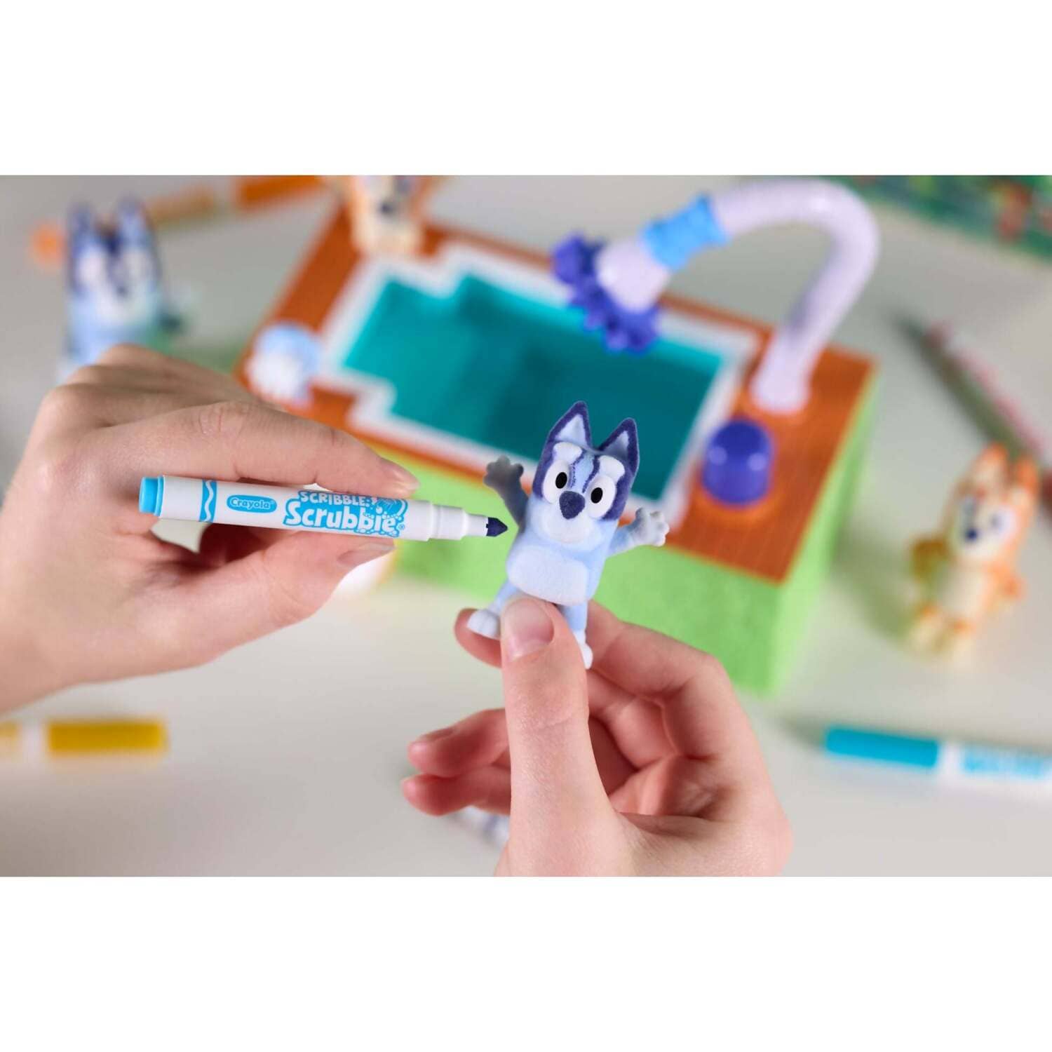Crayola - Scribble Scrubbie Bluey Poolside Playset