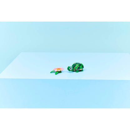 LEGO 31377 Turtle with a Water Lily Flower - Creator 3-in-1