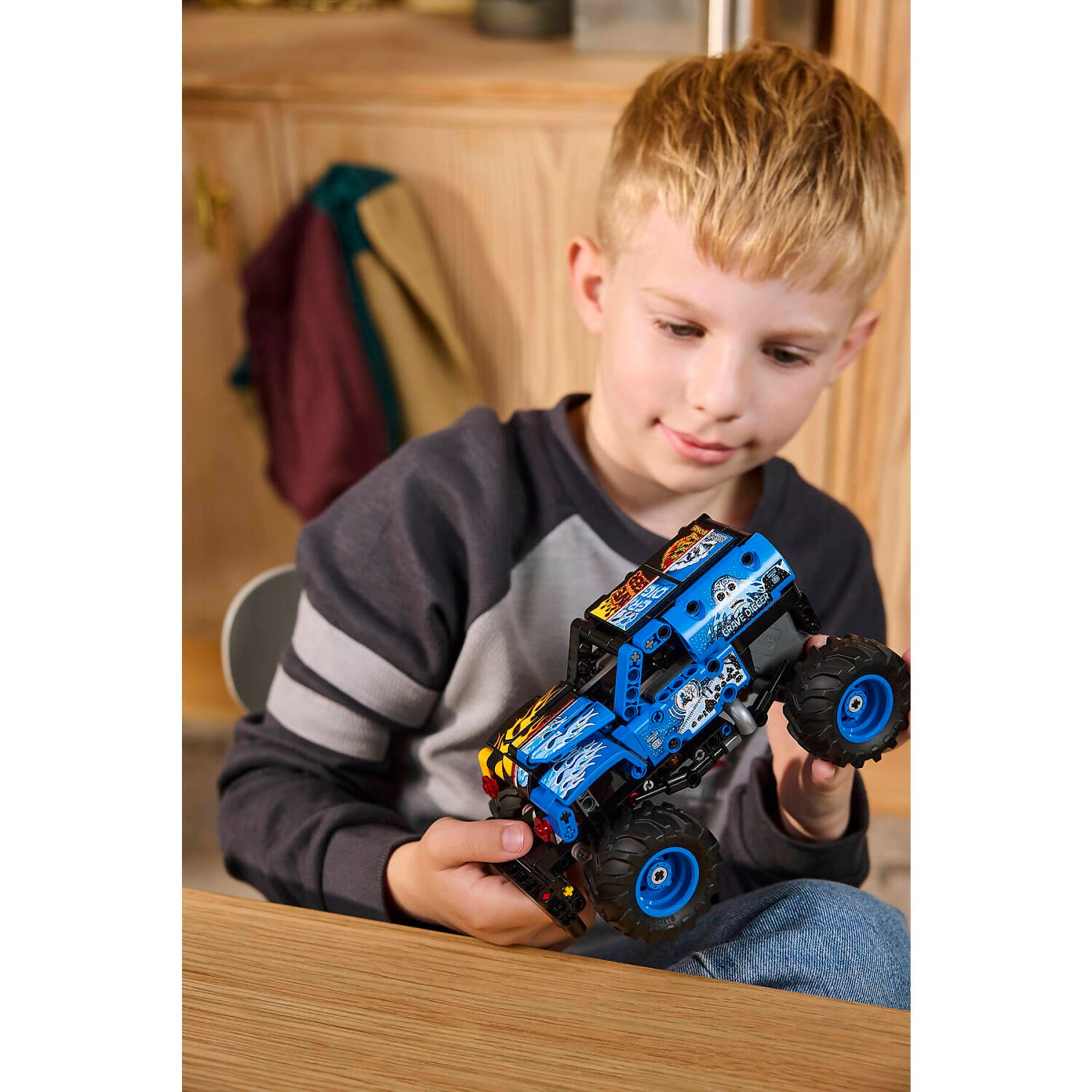 LEGO 42219 Monster Jam Grave Digger Fire and Ice - Technic
