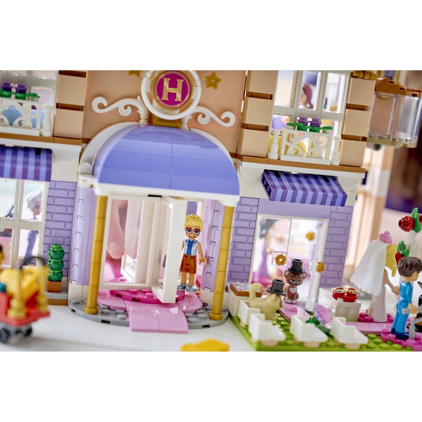 LEGO 42704 Heartlake City Grand Hotel - Friends
