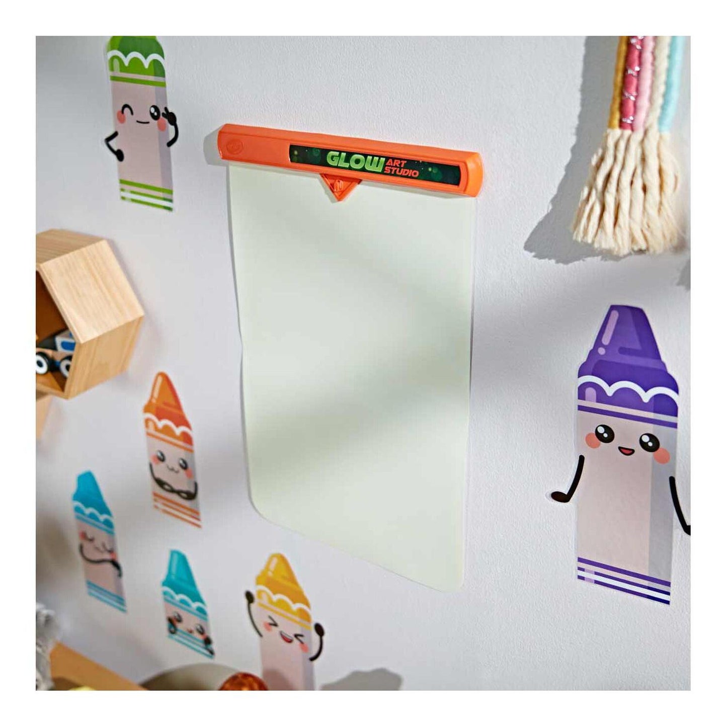 Crayola -  Glow Art Studio Glow in the Dark Canvas