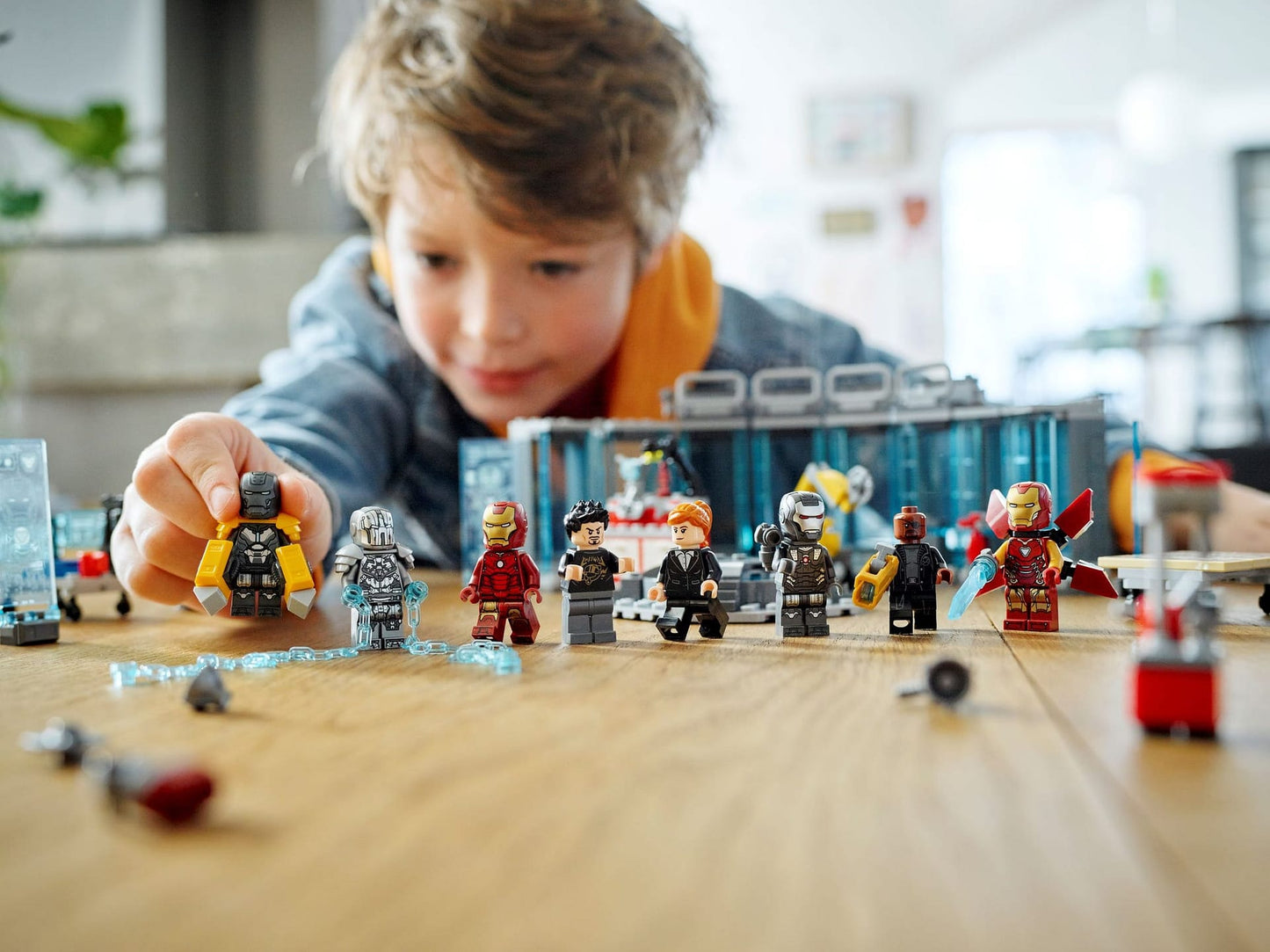 LEGO 76216 Iron Man Armoury - Marvel Super Heroes