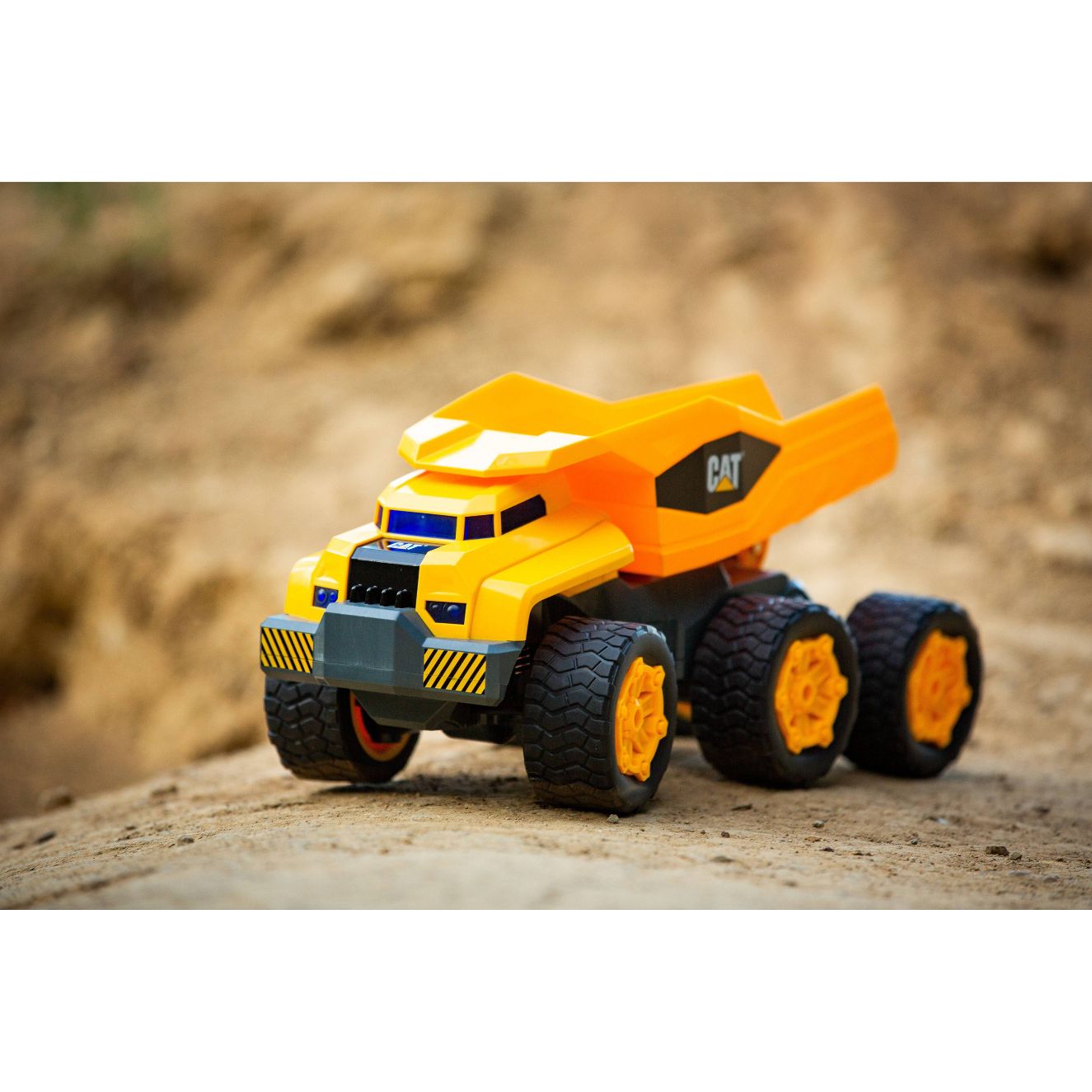 CAT® Radio Control Mega Mower 6 Wheeler