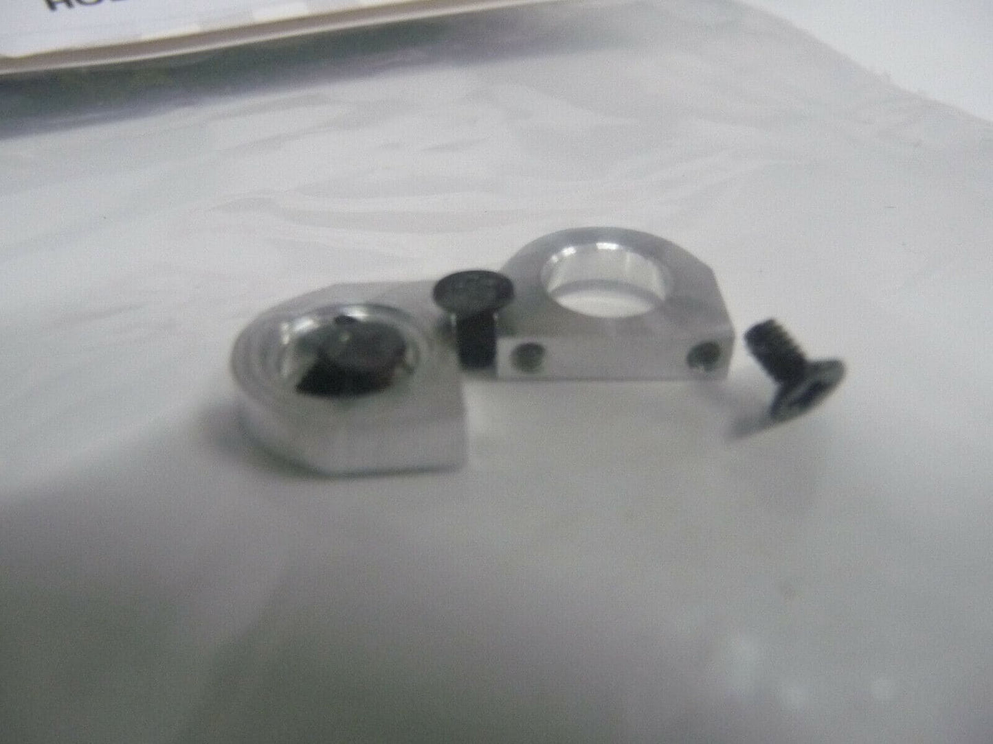 BRM -  SLOT RS-205 RevoSlot Front Axle Holders + Screws