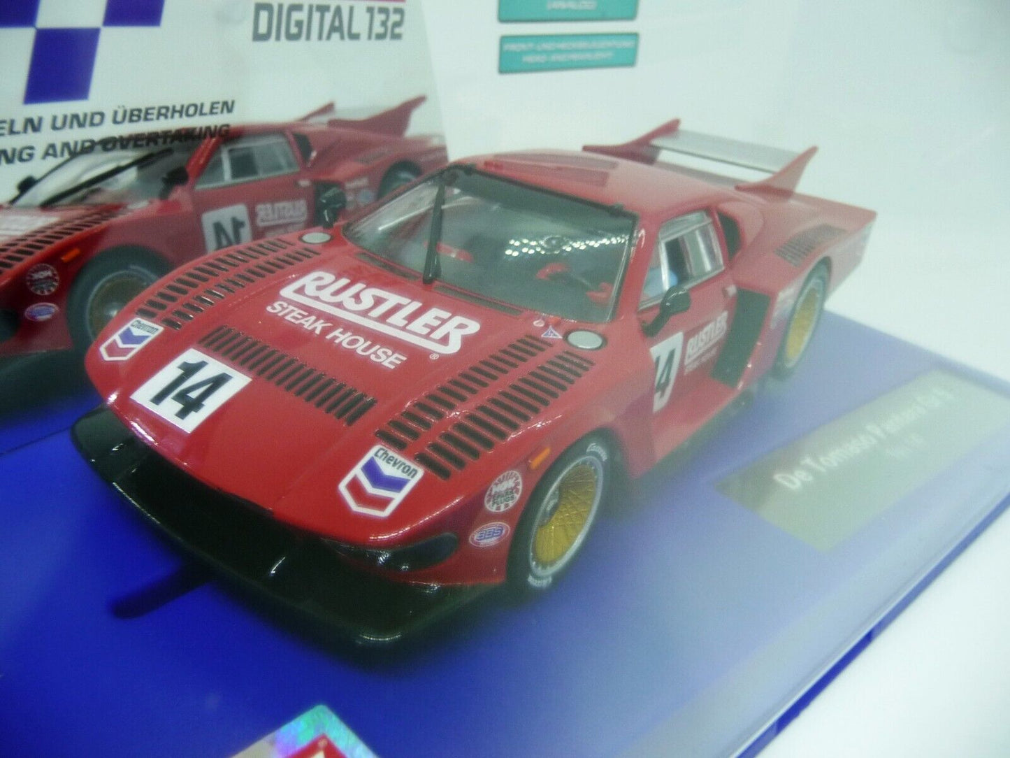Carrera -  Digital 1:32 - De Tomaso Pantera Gr 5 No.14 - Slot Car Also Suits Scalextric