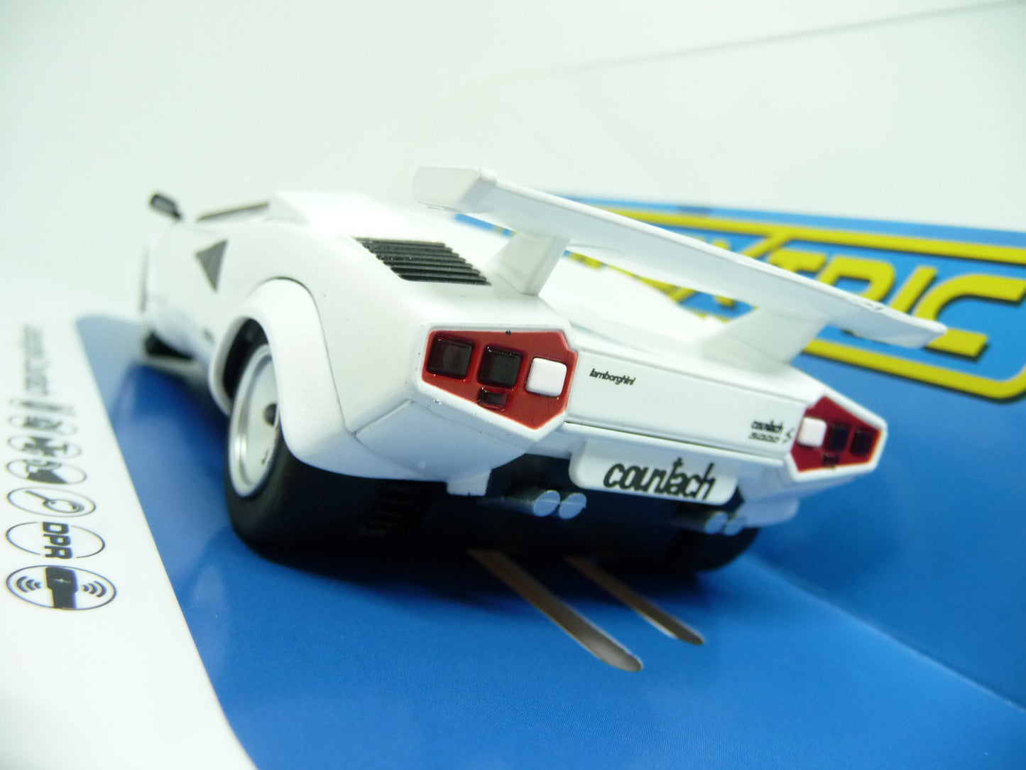 Scalextric -  C4336 Lamborghini Countach - White