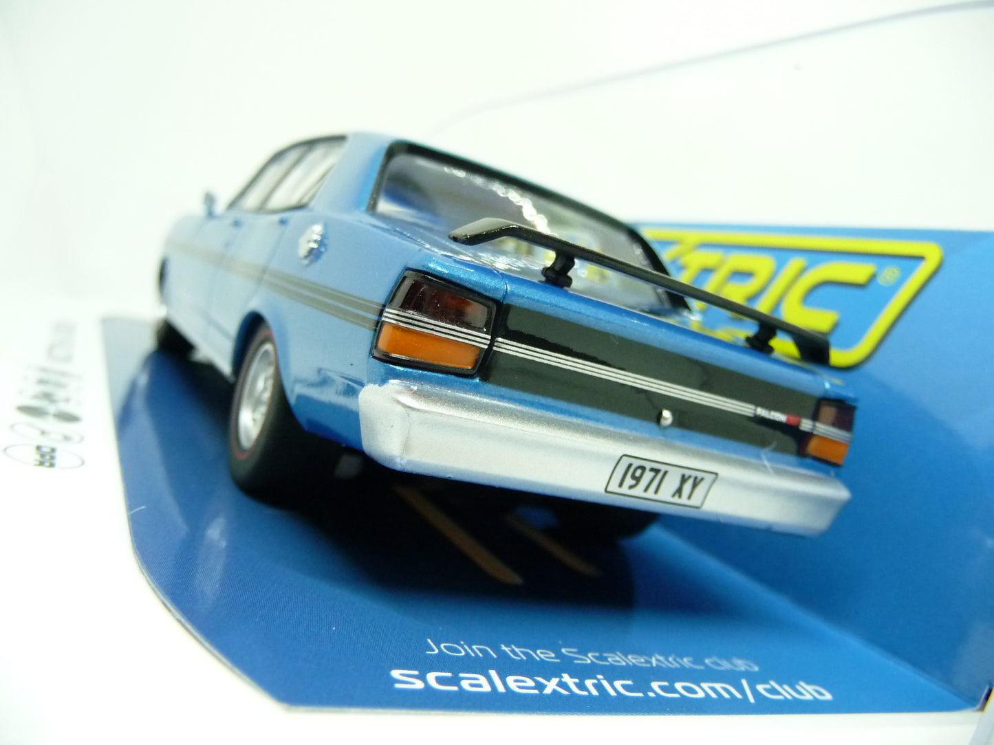 Scalextric -  C4171 1:32 FORD XY FALCON - GTHO PHASE III - Electric Blue Slot Car