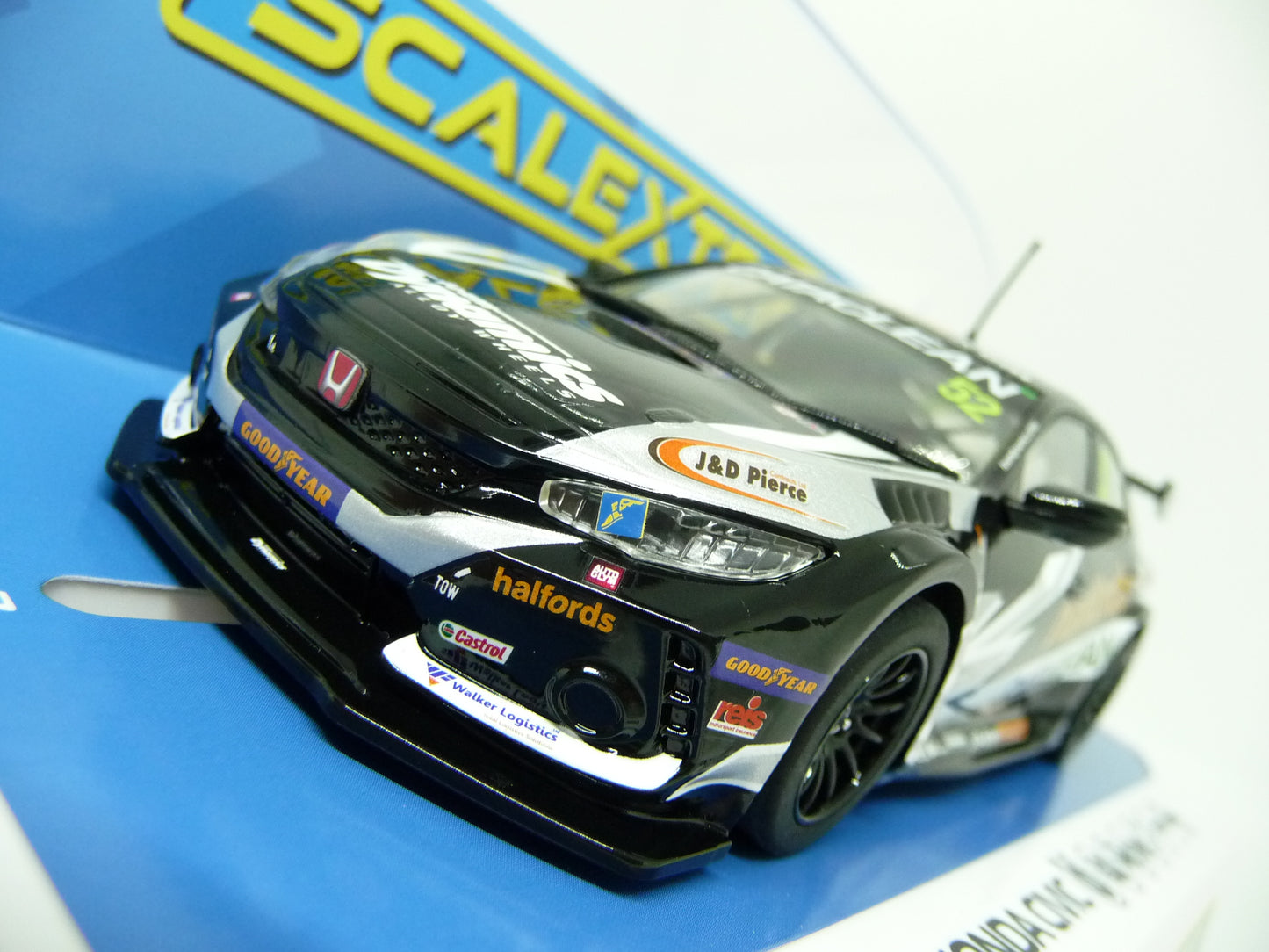 Scalextric -  C4297 Honda Civic Type R BTCC 2021 Golden Shedden slot car also suits Carrera