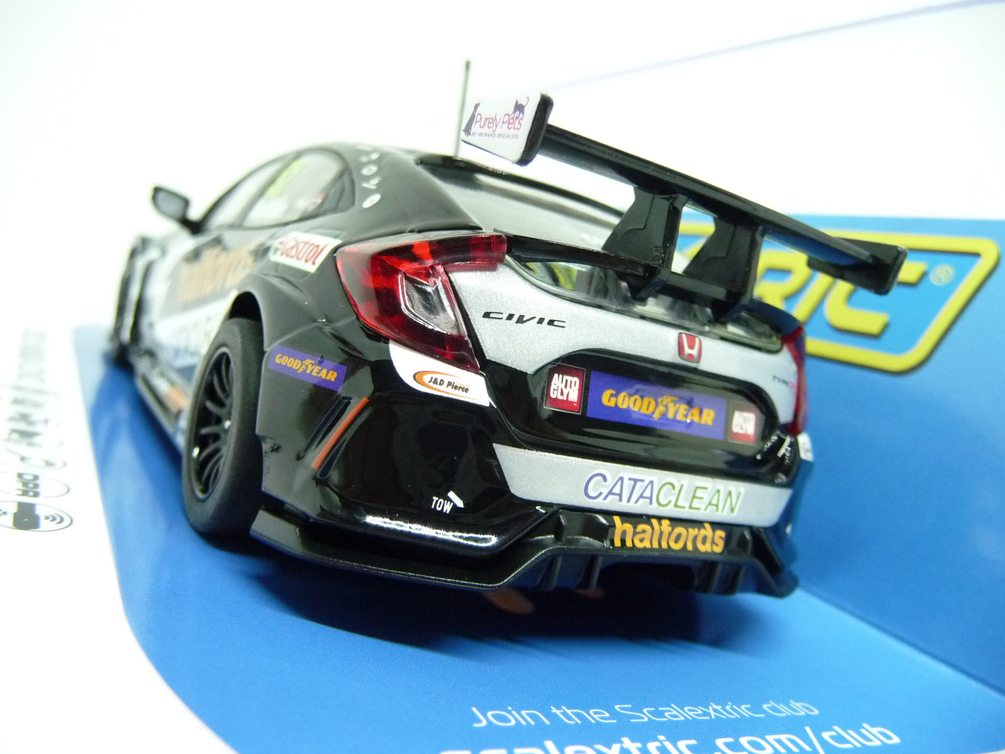 Scalextric -  C4297 Honda Civic Type R BTCC 2021 Golden Shedden slot car also suits Carrera