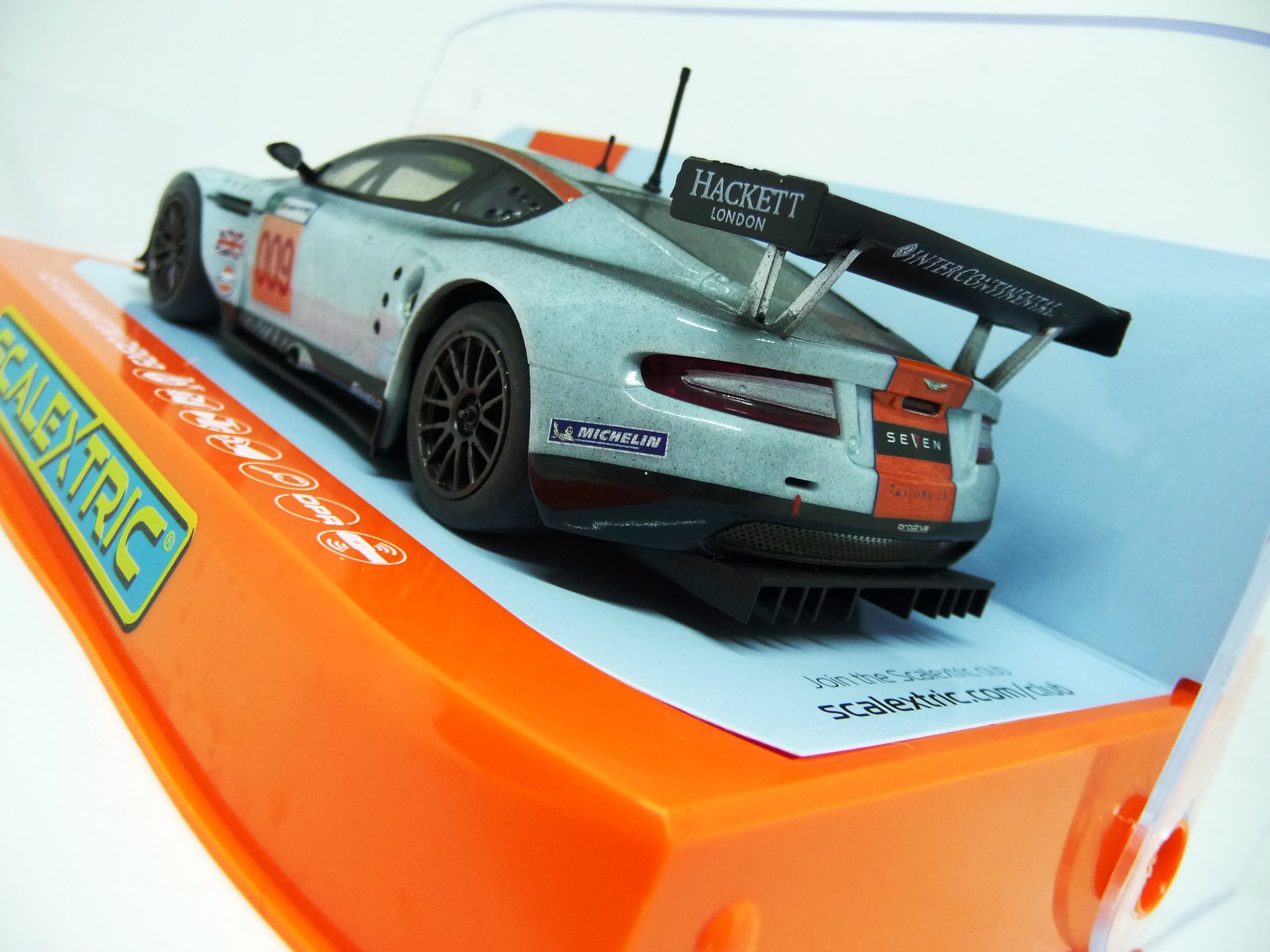 Scalextric - C4316 Aston Martin DBR9 - Gulf Edition - Rofgo 'dirty Girl'