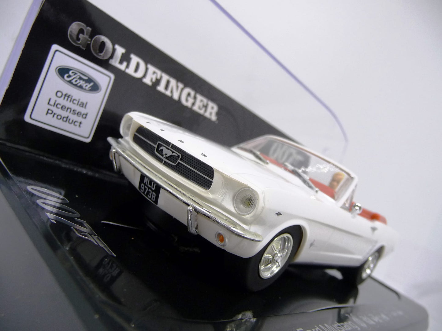 Scalextric -  C4404 James Bond Ford Mustang - Goldfinger