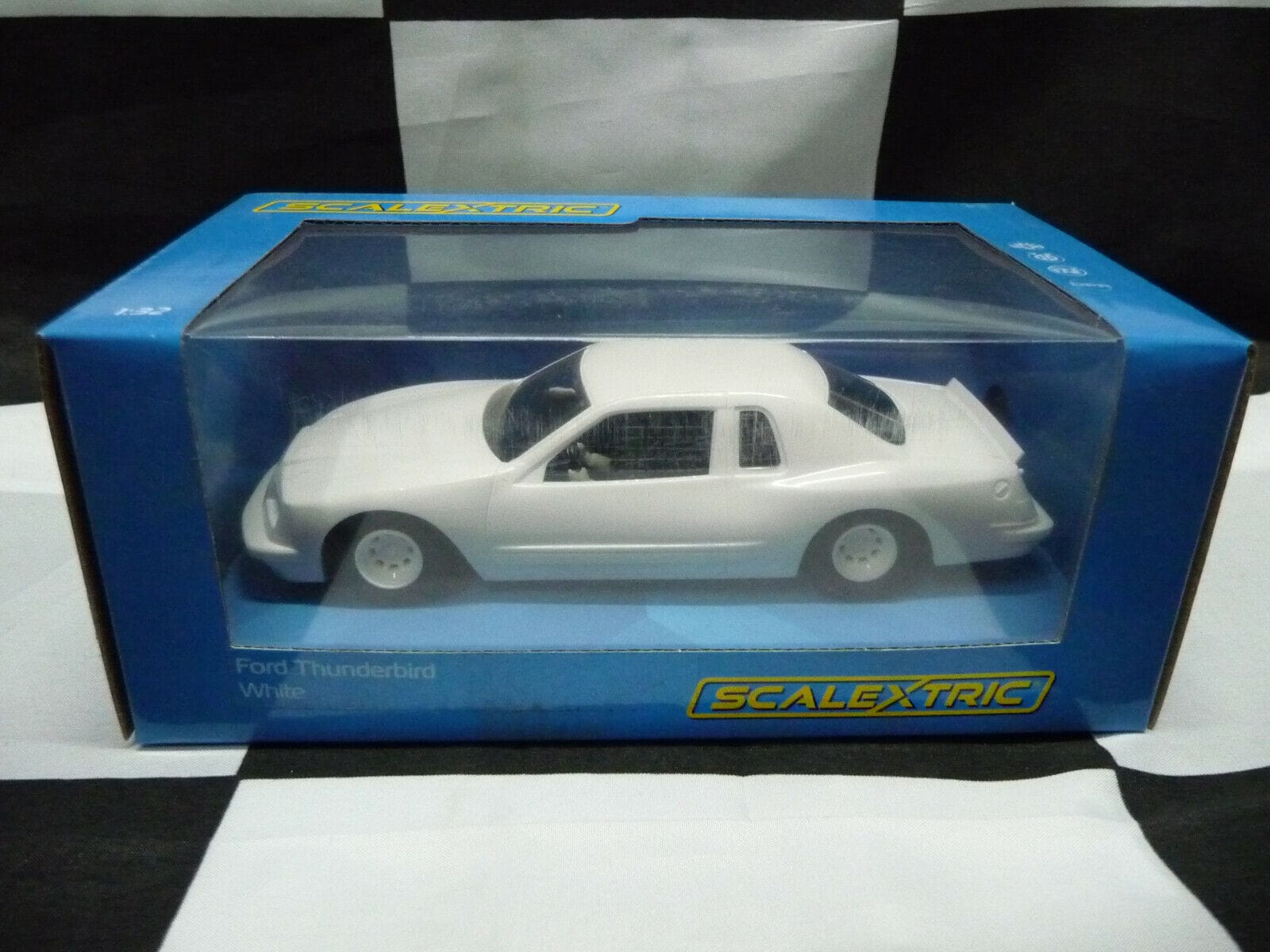 Scalextric - C4077 1:32 Ford Thunderbird White slot car also suits Carrera