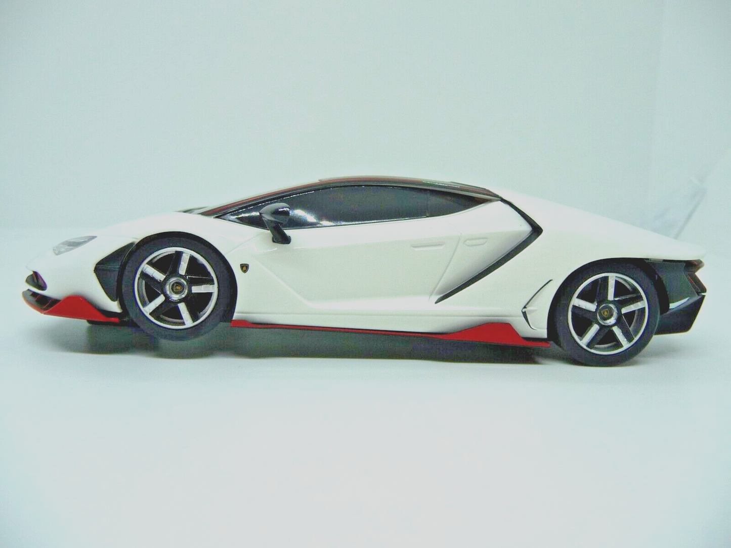 Scalextric -  C4087 1:32 Lamborghini Centenario WHITE Slot Car Suit Carrera