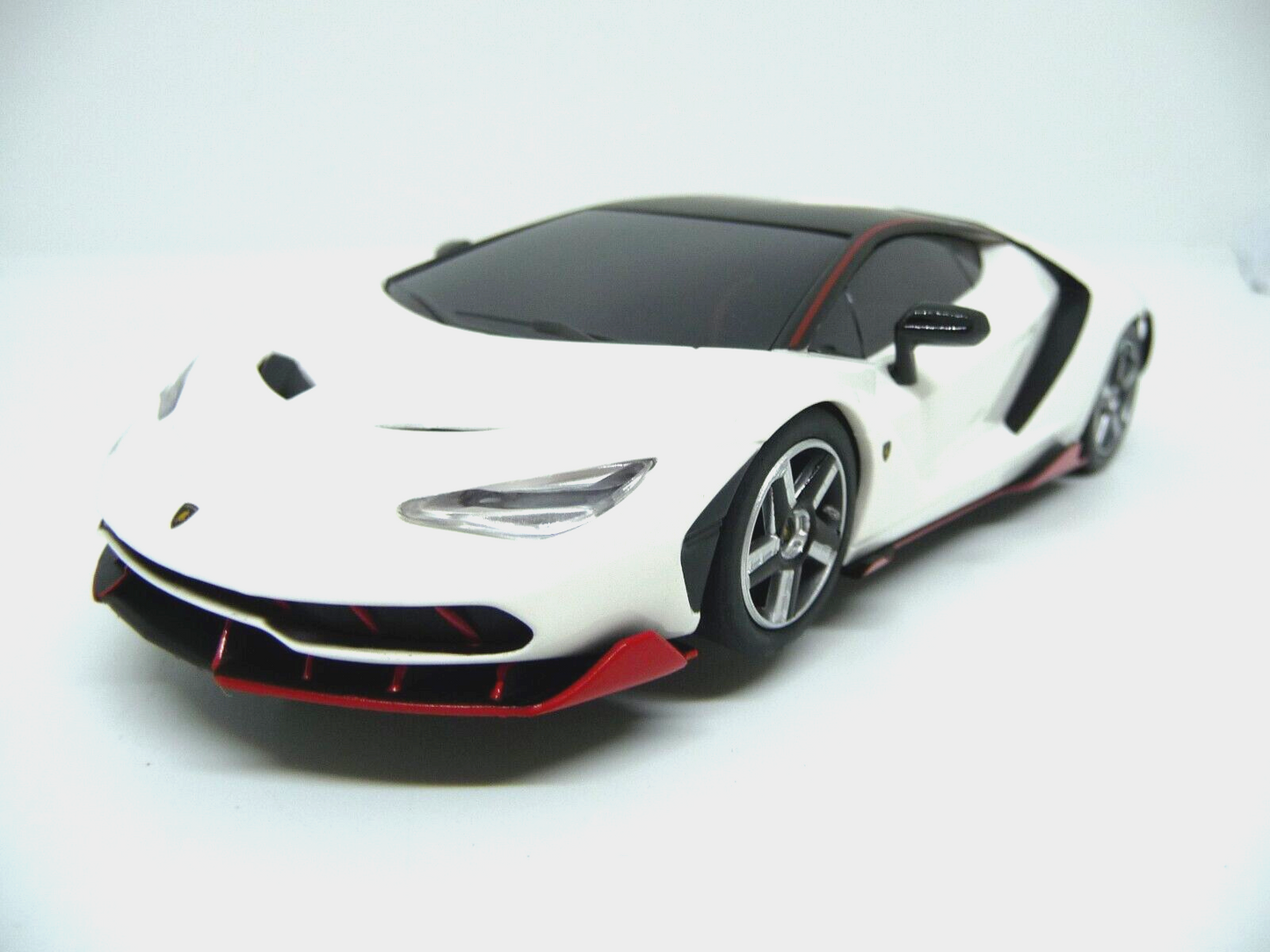 Scalextric -  C4087 1:32 Lamborghini Centenario WHITE Slot Car Suit Carrera