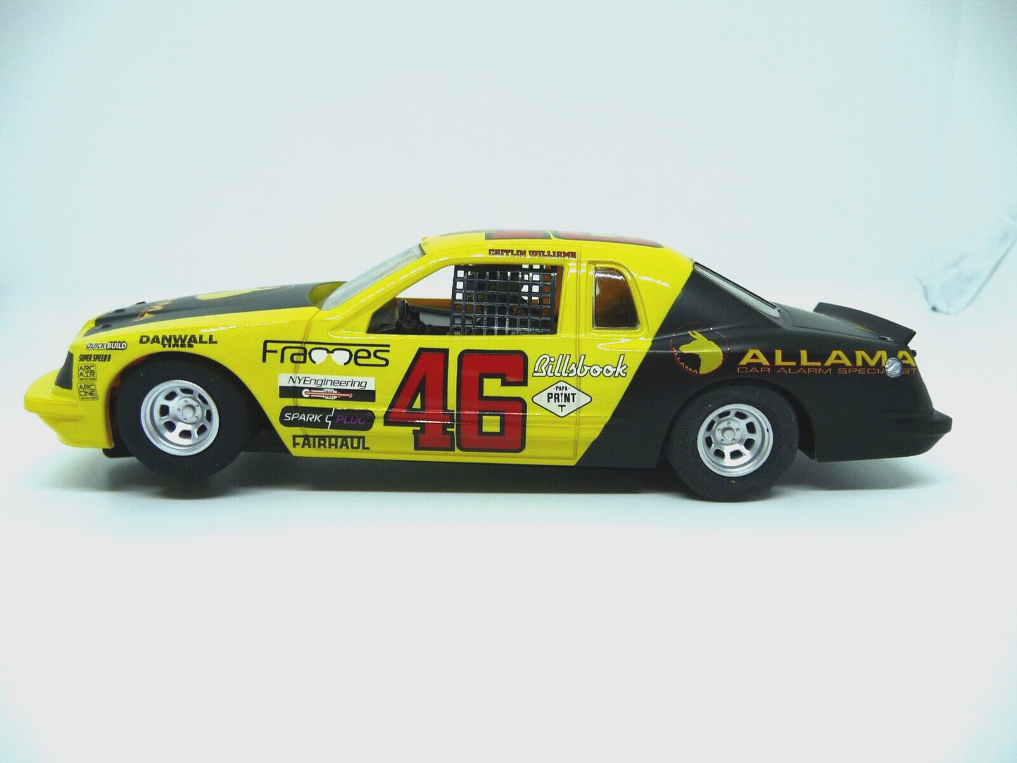 Scalextric -  C4088 1:32 FORD THUNDERBIRD YELLOW BLACK #46 Slot Car Suit Carrera