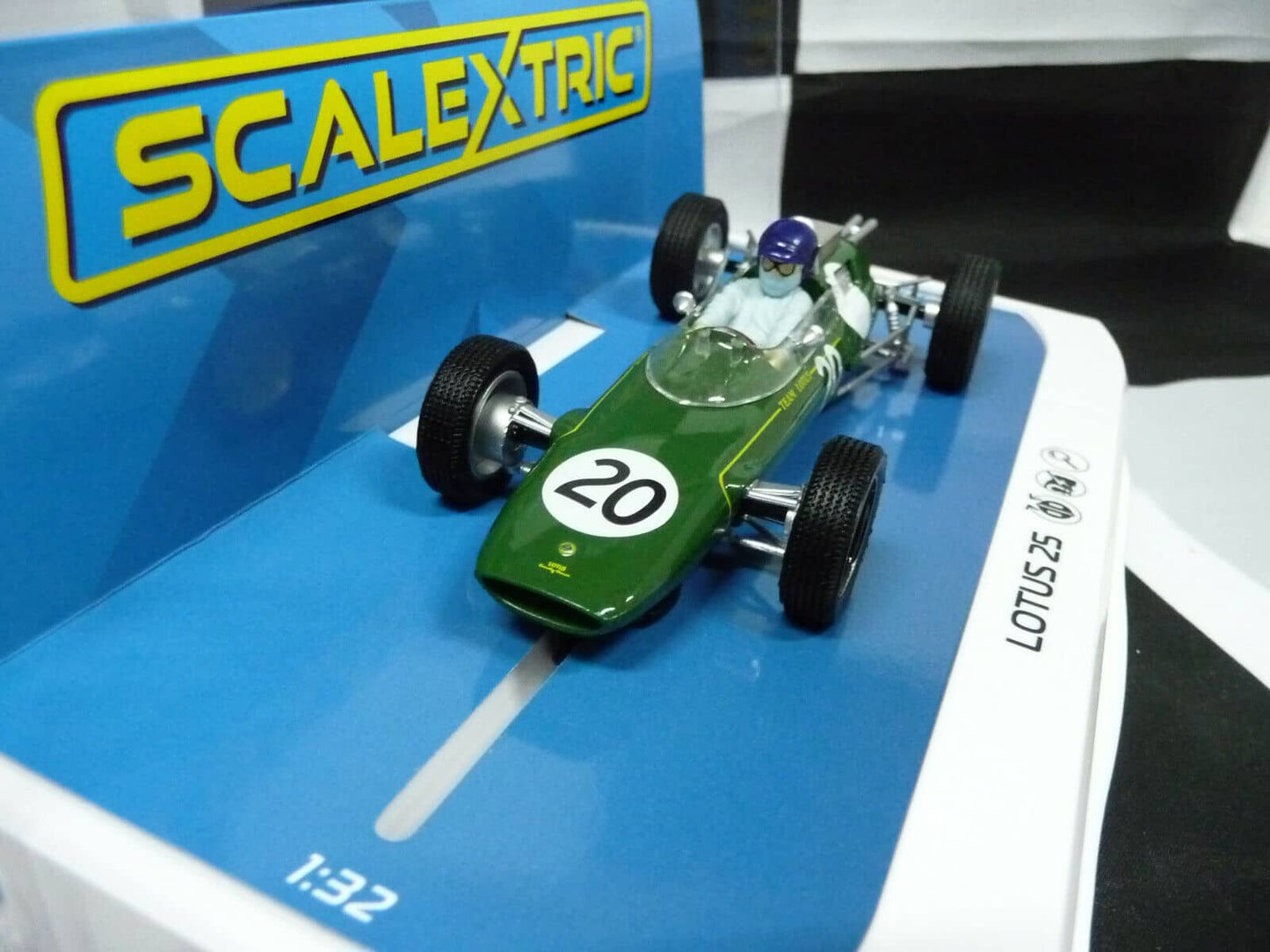 Scalextric -  C4195 1:32 Lotus 25 British  1962 Jim Clark Slot car suit Carrera