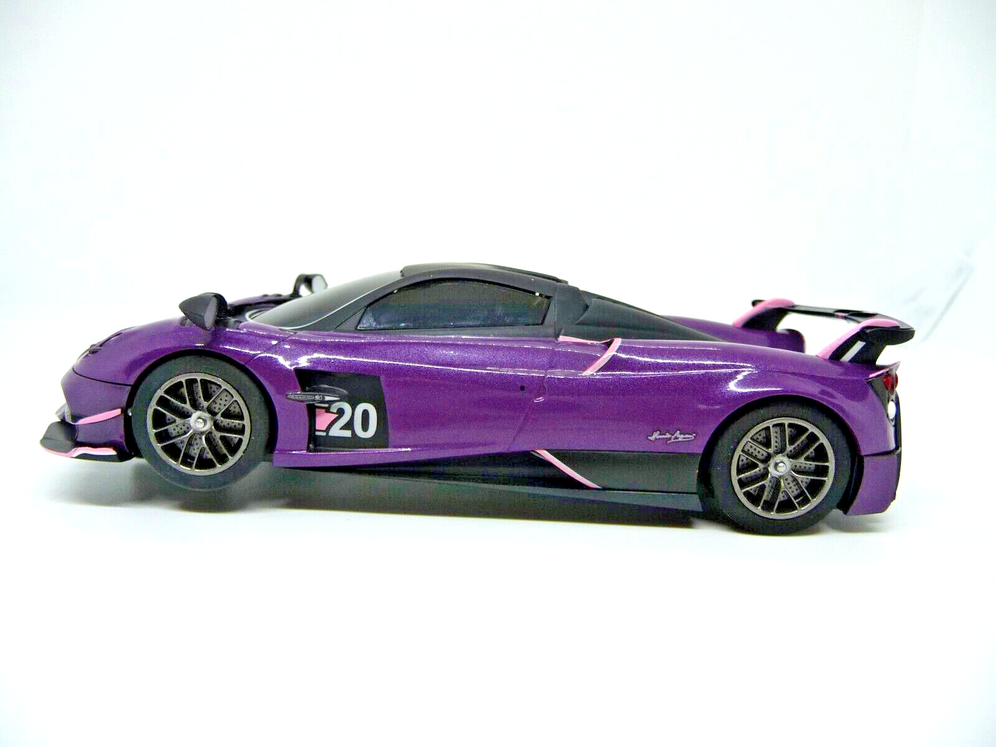 Scalextric -  C4248 1:32 PAGANI HUAYRA ROADSTER DRAGO VIOLA Slot Car Suit Carrera